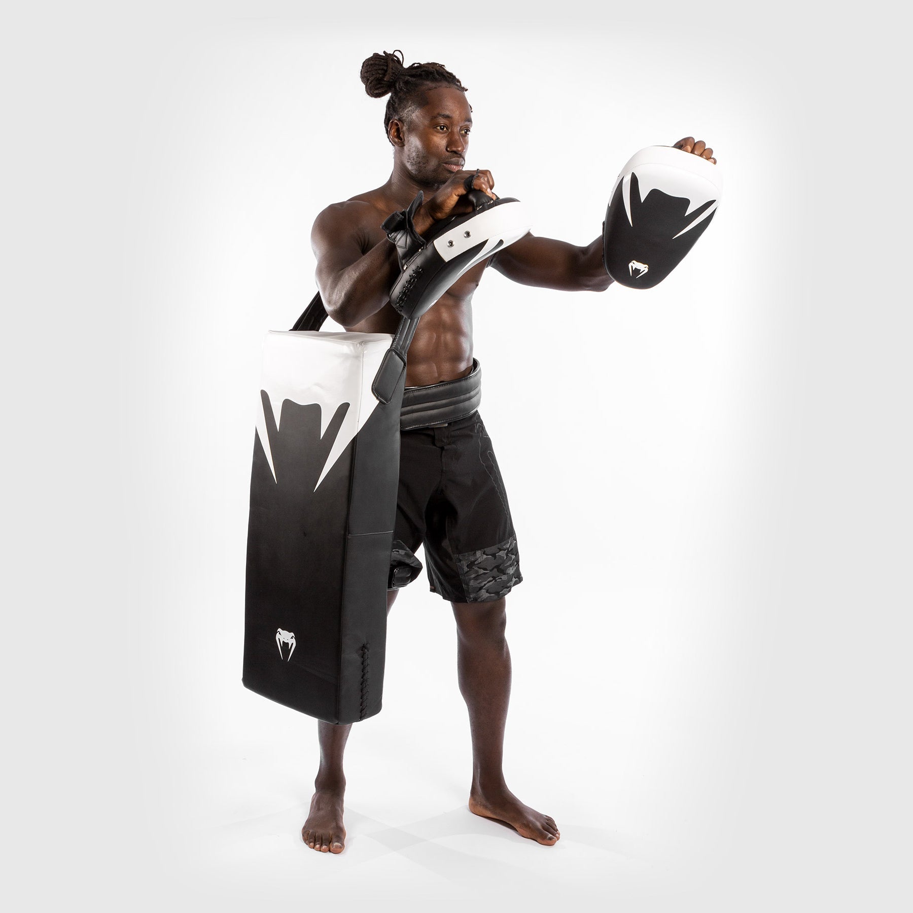 Venum Satchel Kick Shield - Black & White MMA Training Gear for Muay Thai, Kickboxing & Martial Arts Practice
