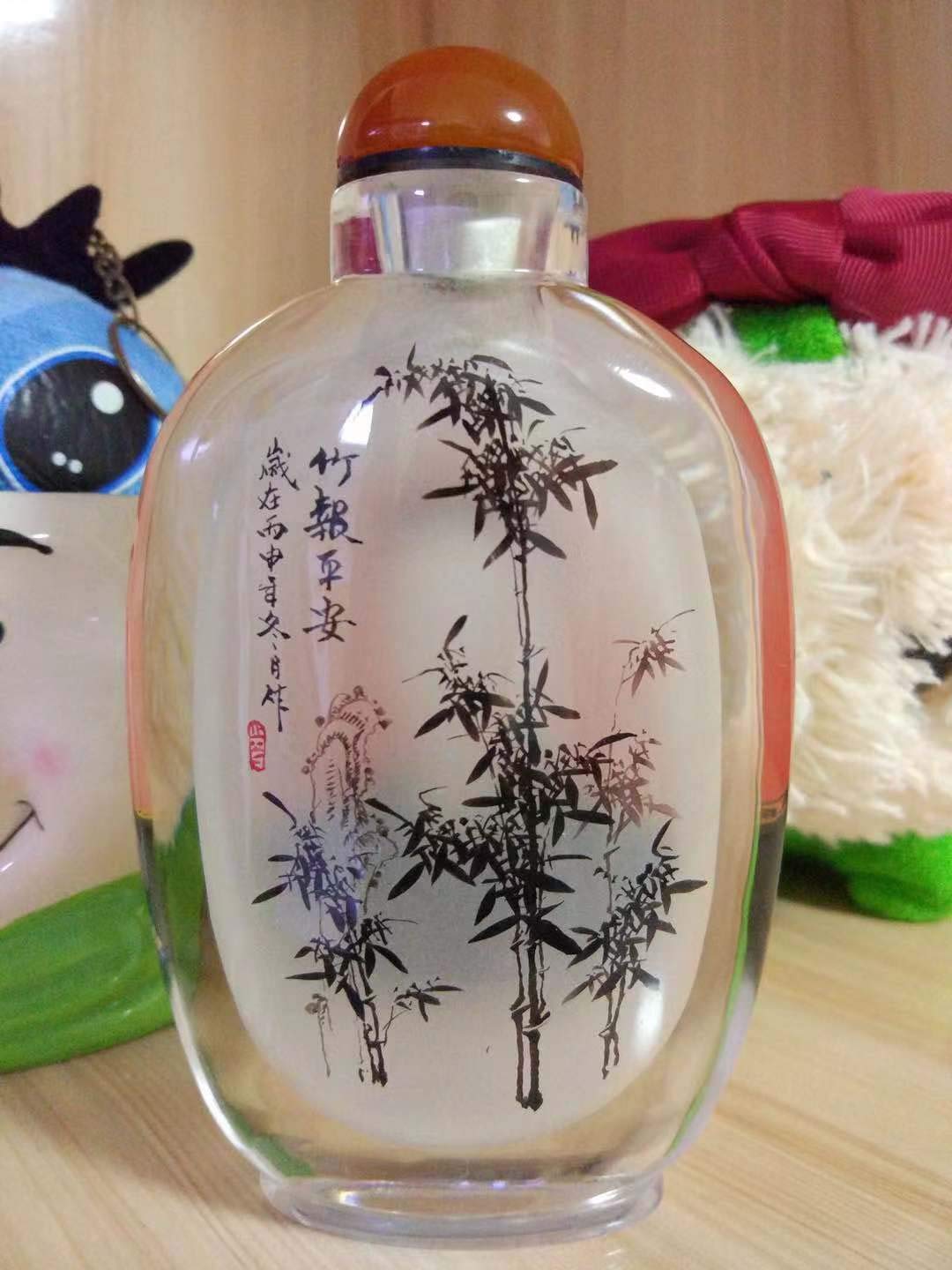Bruce Lee Collectible Inside Painted Snuff Bottles with Spoon Ear Pick - Traditional Chinese Hand-Painted Art, Home & Office Decor, Kung Fu Business Gift for Martial Arts Fans - Perfect for Display, Gifting, and Collecting