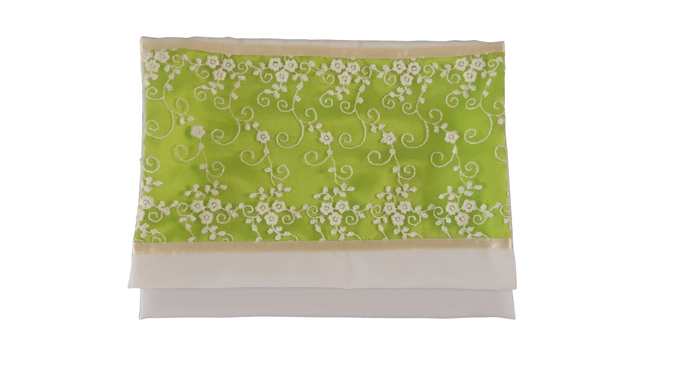 Elegant White Floral Tallit for Women & Girls - Perfect for Bat Mitzvah, Synagogue & Jewish Ceremonies | Lightweight Prayer Shawl with Beautiful Meadow Design