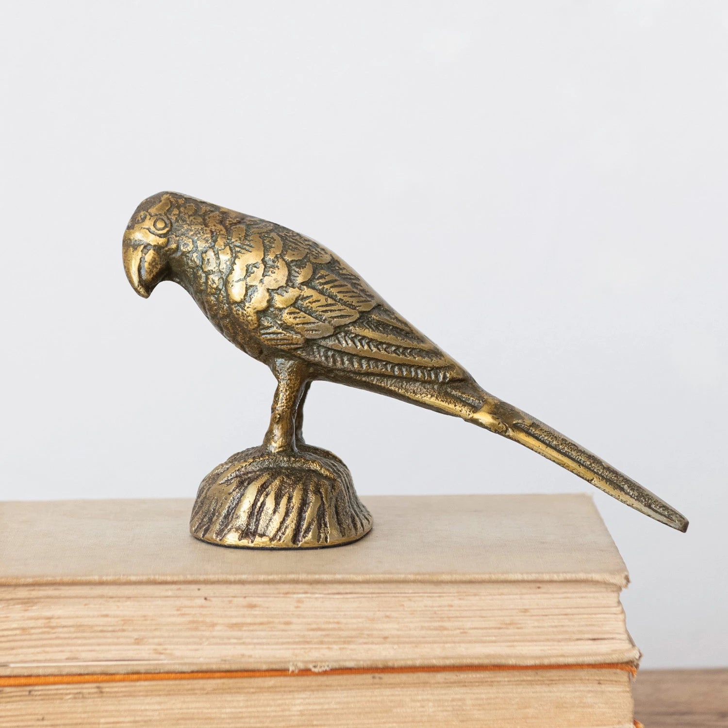 Vintage Gold Bird Pendant Necklace - Elegant Antique Jewelry for Women - Perfect for Gifts, Parties & Special Occasions
