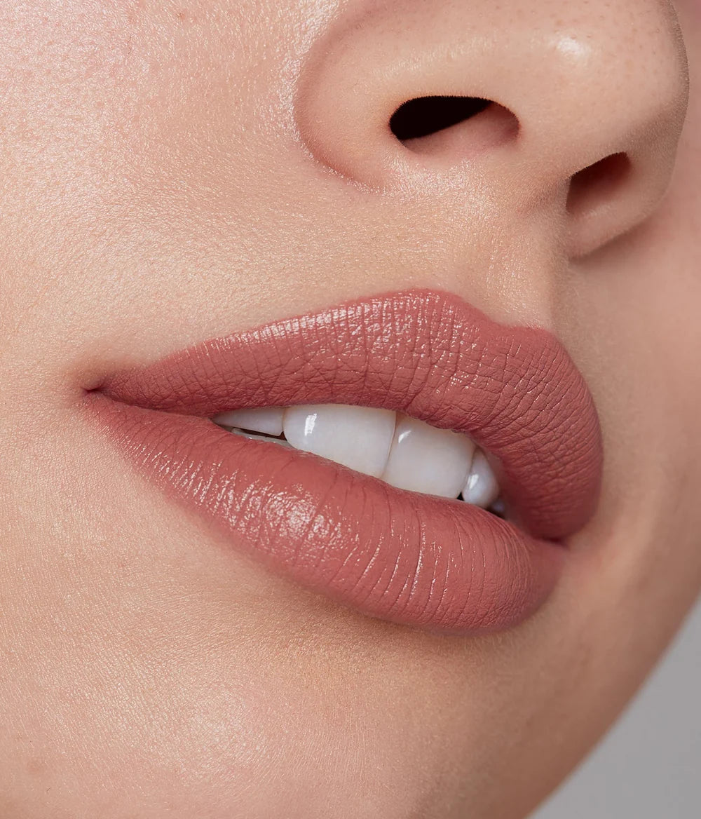R.E.M. Beauty Classic Lipstick - Long Lasting Matte Lipstick for Women, Hydrating & Non-Drying Formula | Perfect for Everyday Wear, Date Night & Special Occasions
