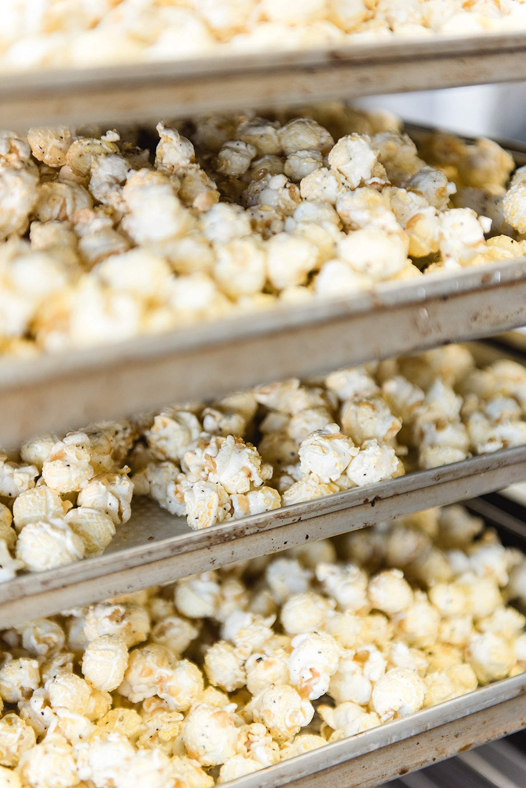 Delicious Caramel Popcorn - Sweet & Crunchy Movie Snack - 8x100g Bags - Better Than Theater Popcorn - Perfect for Movie Nights, Parties & Gifts