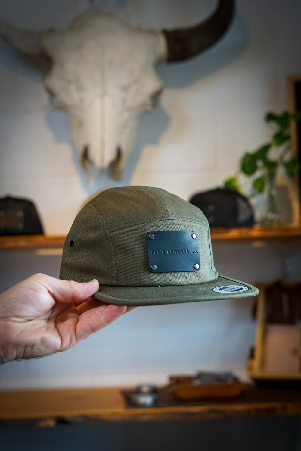 Stylish Five Panel Hat for Men & Women - Trendy Snapback Cap for Casual & Streetwear Outfits - Perfect for Outdoor Activities, Sports & Everyday Wear