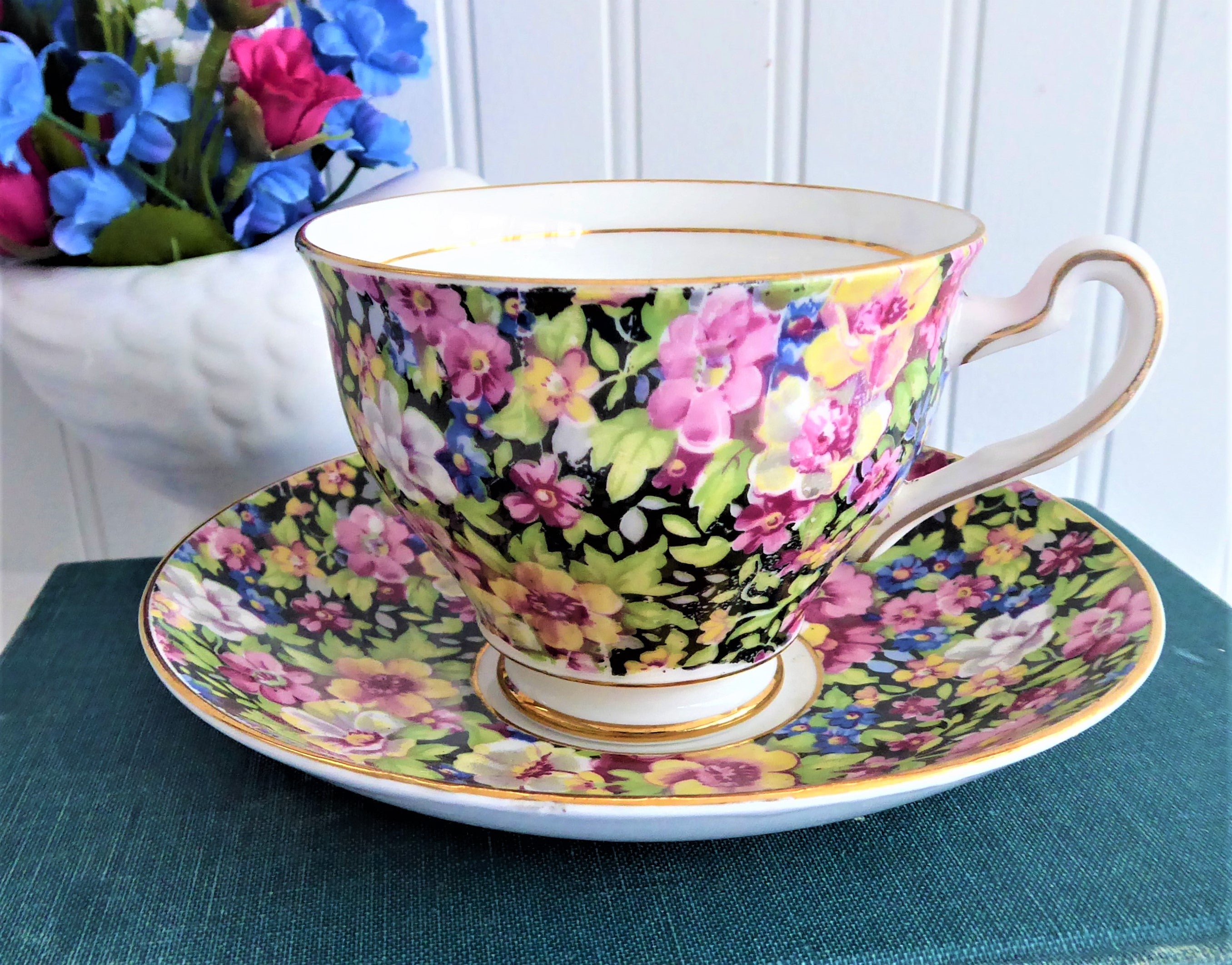 Vintage Rosina English Bone China Black Floral Chintz Cup and Saucer Set - 1950s Retro Tea Cup with Classic Flower Pattern - Perfect for Afternoon Tea, Collectors, and Vintage Home Decor