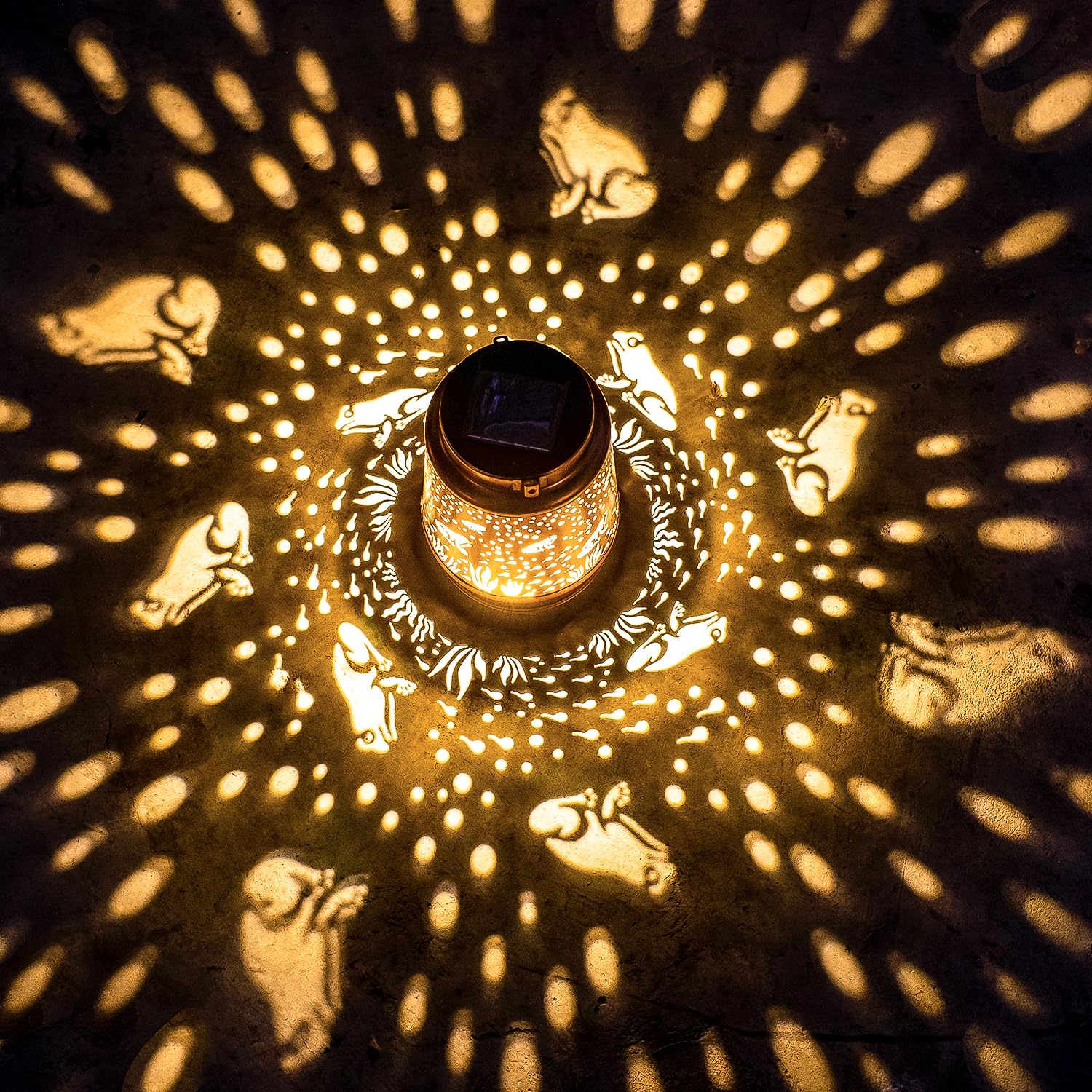 Solar Powered Frog Lanterns - Waterproof Outdoor Hanging LED Lights for Garden, Patio, Yard & Pathway Decor - Unique Metal Frog-Shaped Solar Light Gift for Women & Men - Perfect for Landscape Lighting, Tabletop Display & Lawn Decoration