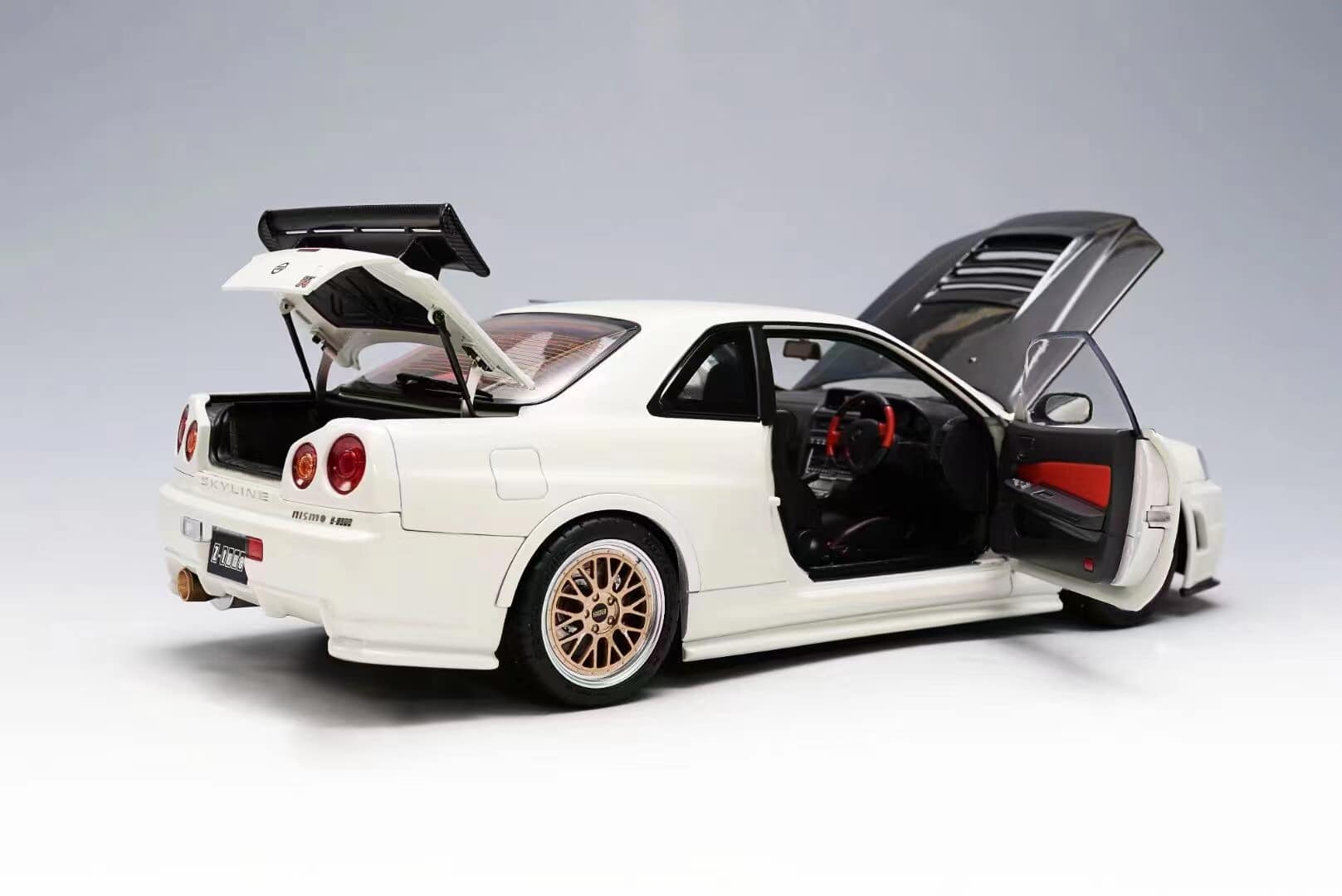 MOTORHELIX 1:18 Scale Diecast Nissan Skyline GT-R R34 Z-Tune White - Collectible Model Car for Display, Gifts, and Racing Enthusiasts