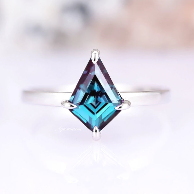 Minimalist Kite Cut Alexandrite Ring 14K White Gold - Elegant Birthstone Jewelry for Women, Perfect for Engagement, Anniversary & Everyday Wear