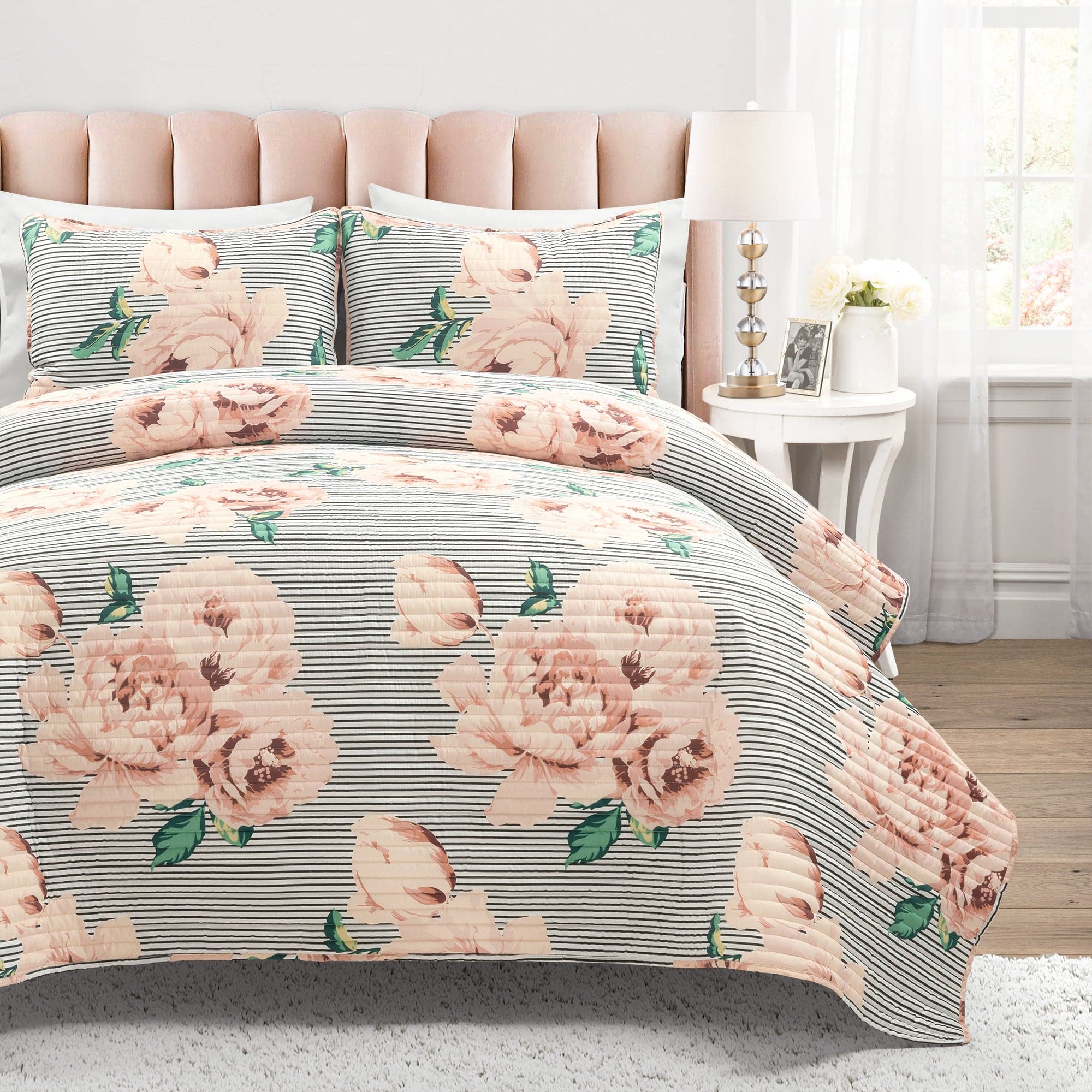 Vintage Floral Oversized Quilt Set - Queen Size Bedding with Matching Pillow Shams - Boho Chic Home Decor for Cozy Bedroom & Guest Room