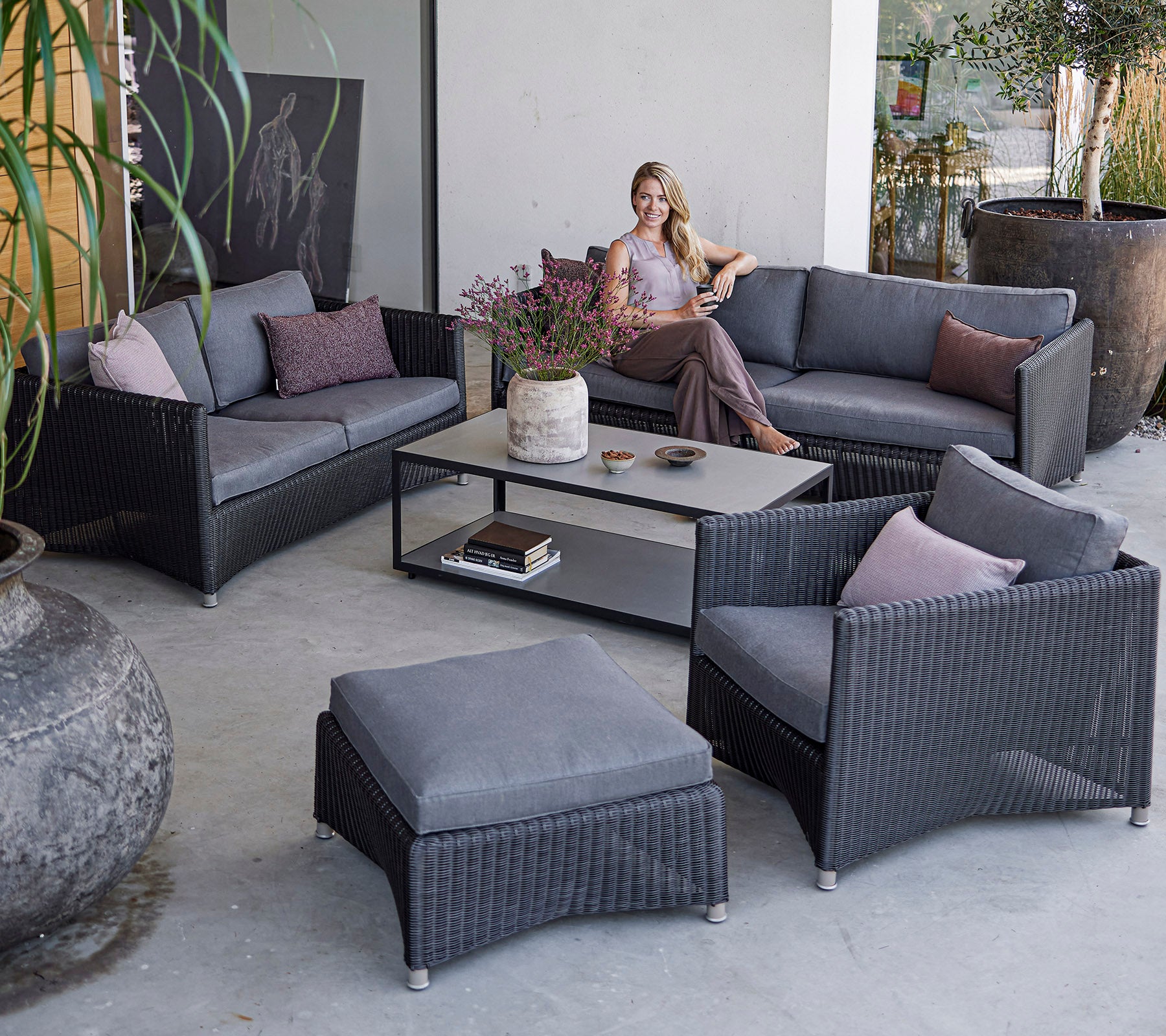 Luxury Diamond 3-Seater Sofa - Modern Velvet Upholstered Couch for Living Room, Lounge & Home Theater - Comfortable Sectional Sofa with High-Density Foam & Sturdy Wooden Frame