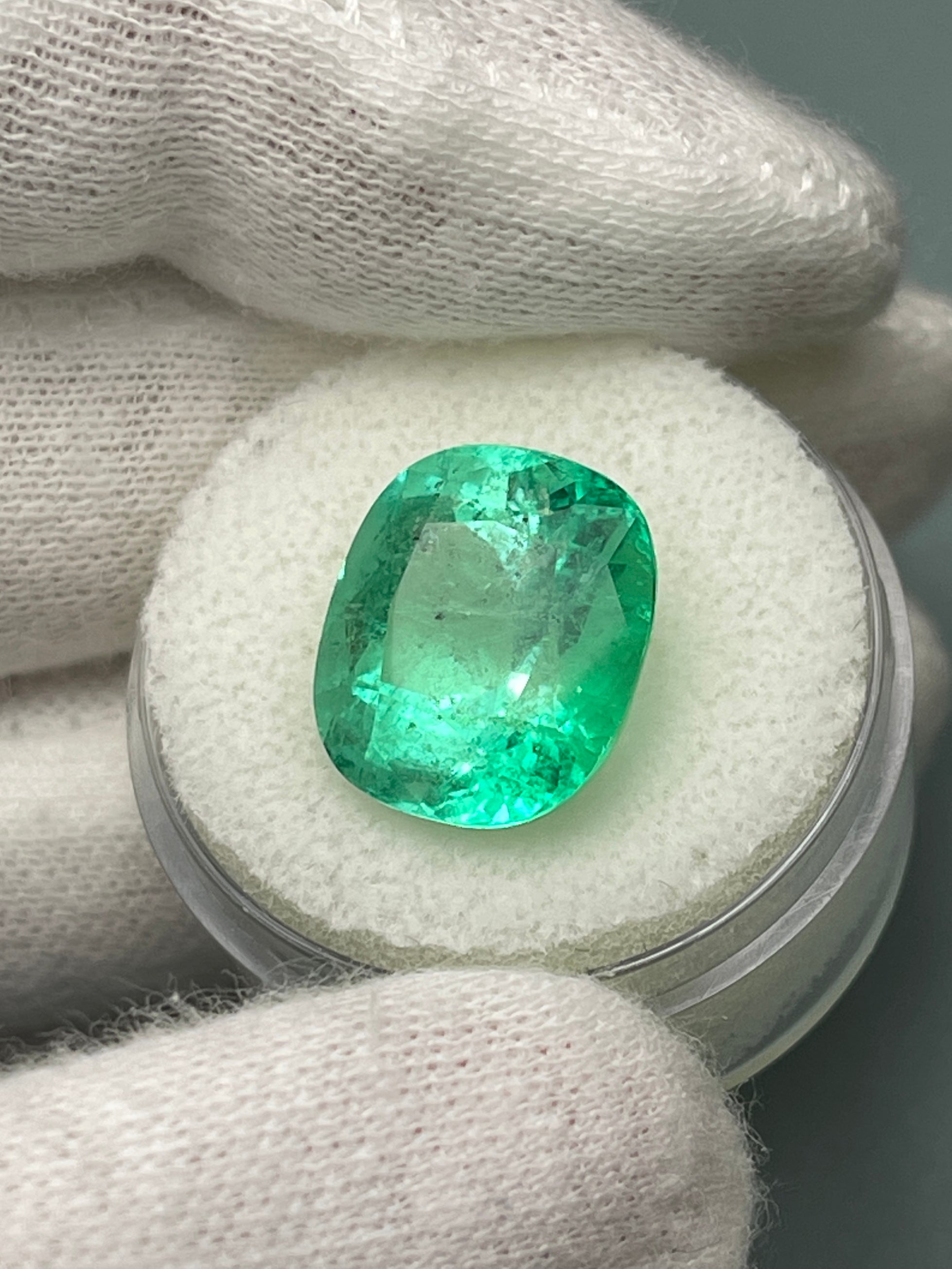 9.89 Carat 14x12mm Spring Green Natural Loose Colombian Emerald Cushion Cut Gemstone for Jewelry Making, Engagement Rings & Luxury Gifts