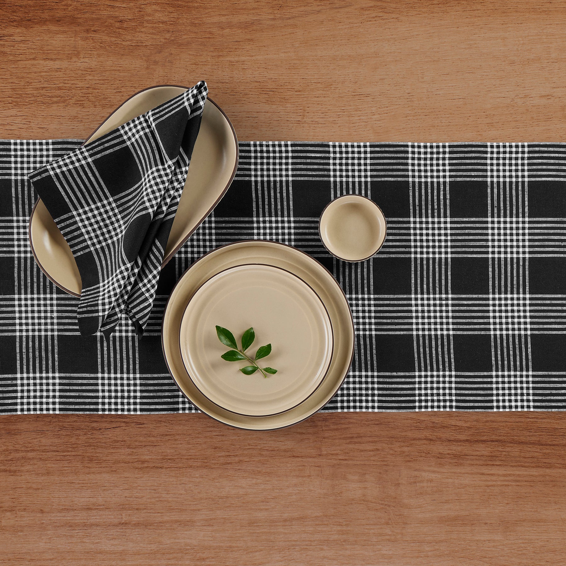 Glen Check Table Runner - Classic Plaid Design for Dining Table Decor, Holiday Parties & Wedding Centerpieces