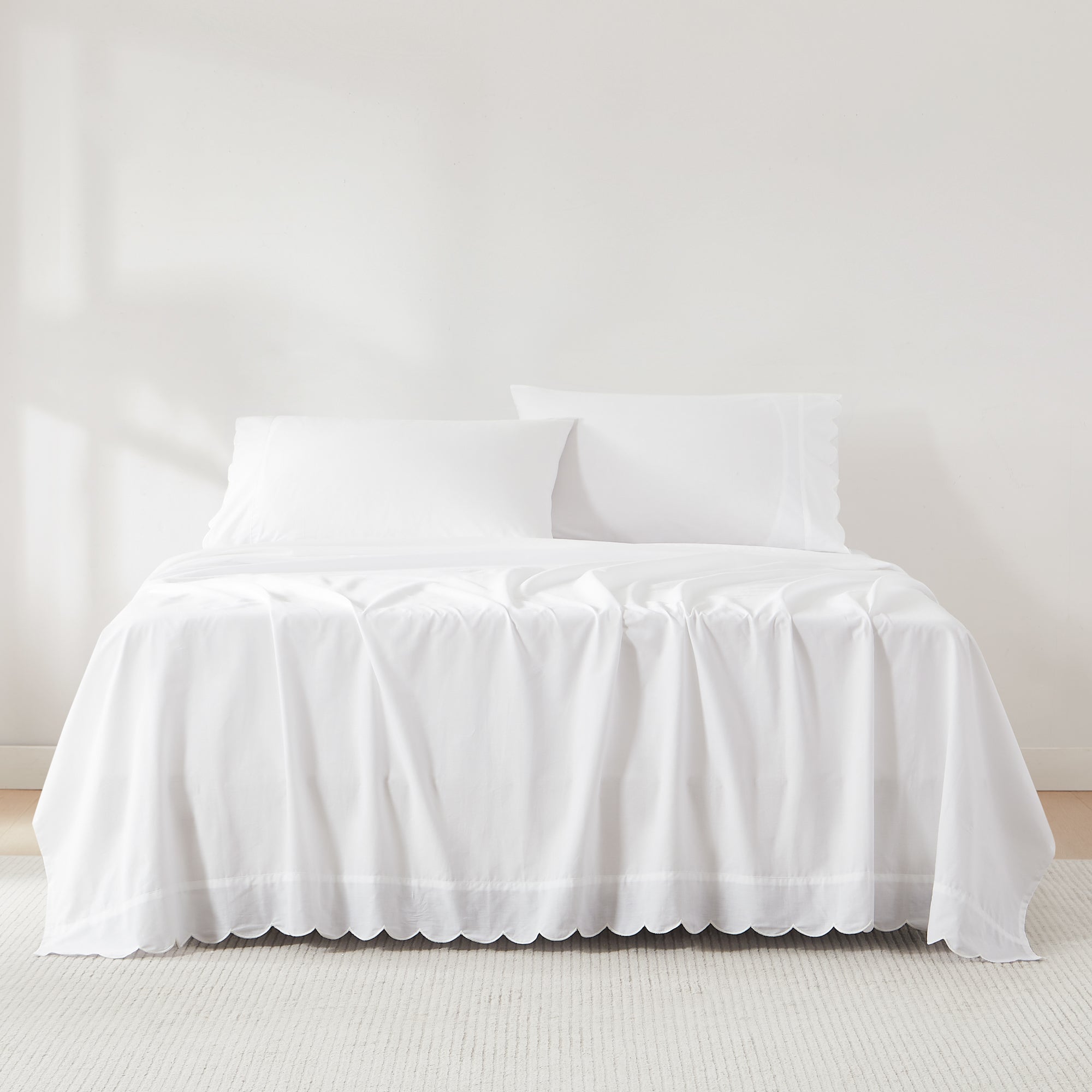Coastal Chic Scalloped Edge Cotton Sheet Set - Soft & Breathable Bedding for Beach House, Guest Room & Master Bedroom - Perfect for Summer Nights & Coastal Decor