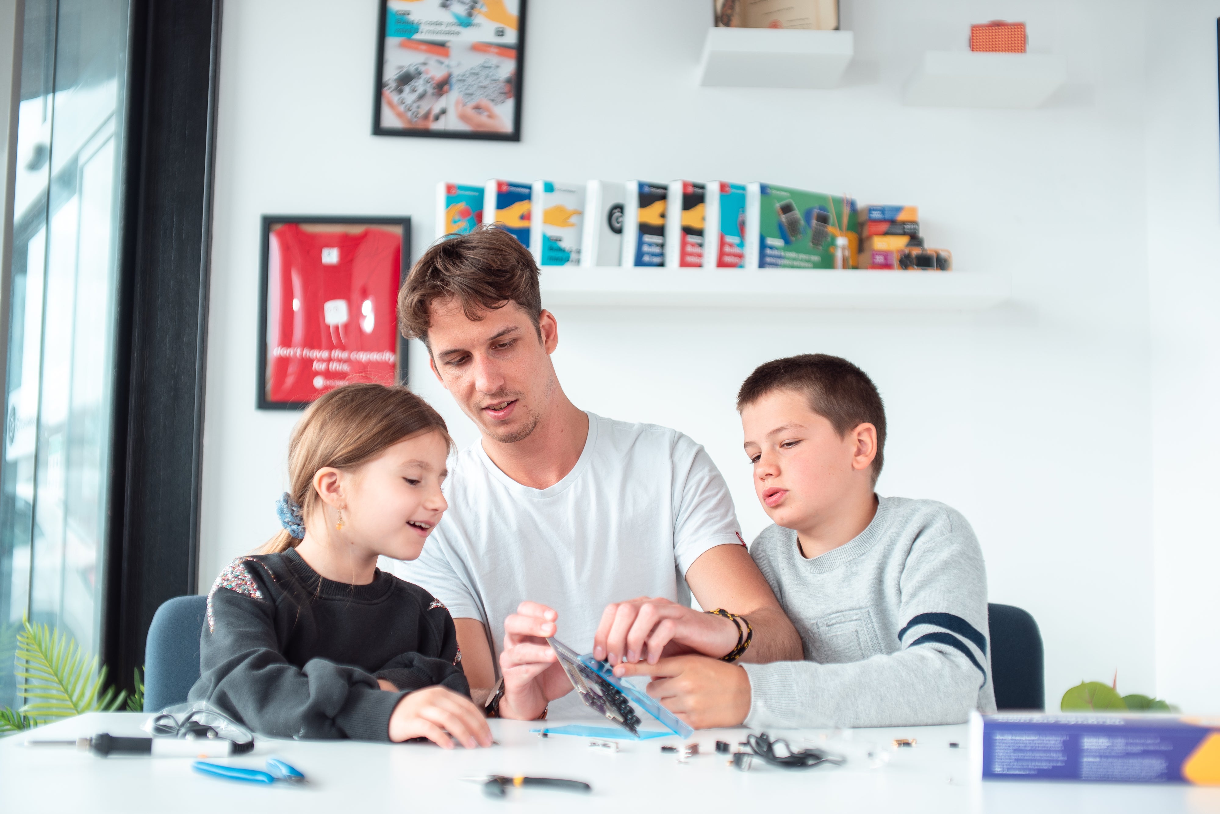 CircuitMess Synthia DIY Synthesizer Kit - Build Your Own Electronic Music Instrument for Beginners & Hobbyists - Perfect for Music Production, STEM Learning & Creative Projects