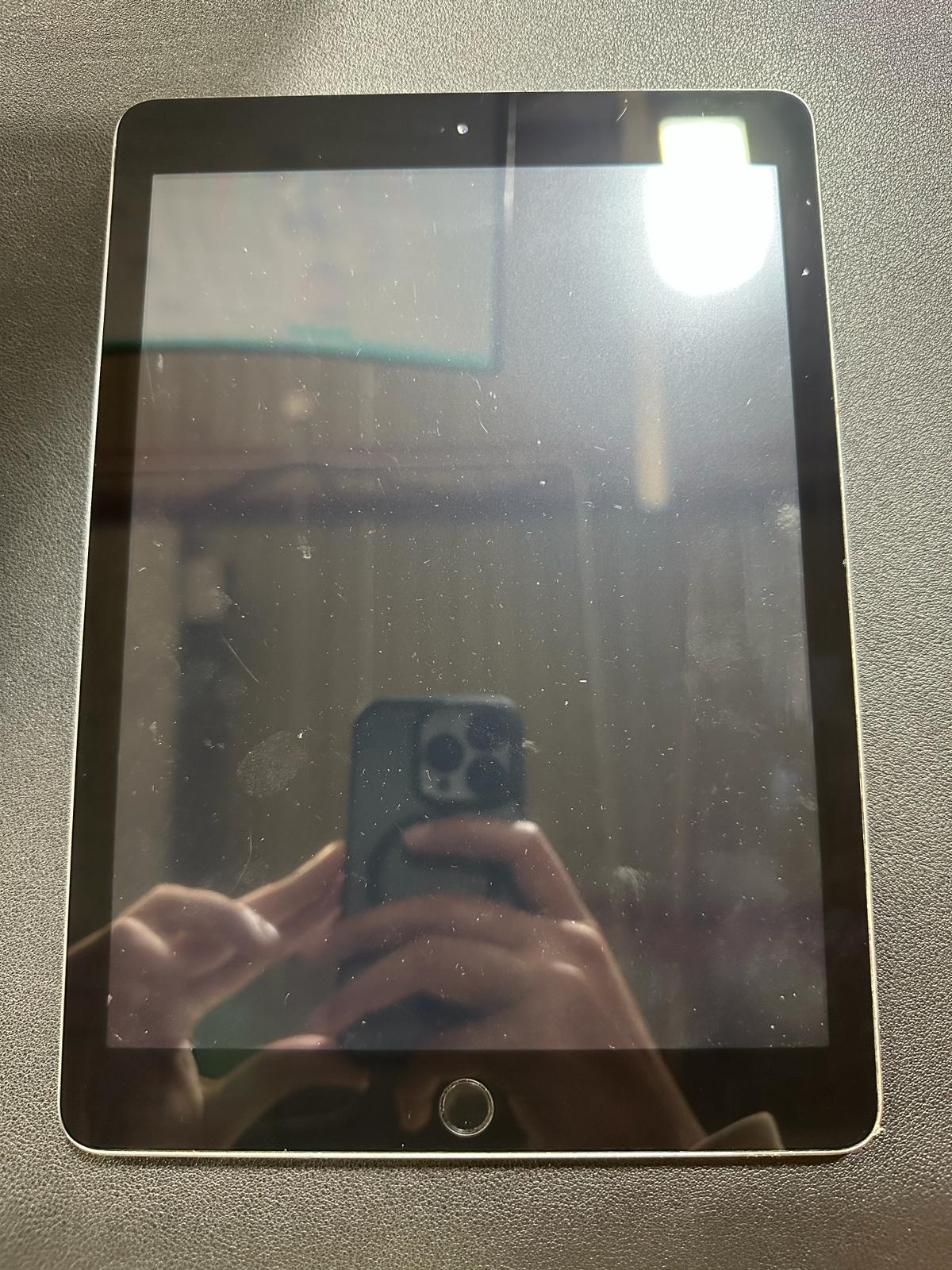 Apple iPad 6th Generation 9.7