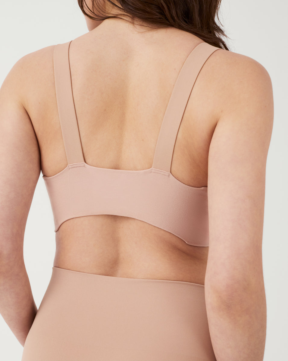 SPANX Smooth Wireless Bra - Lightly Lined Comfortable T-Shirt Bra for Women | Perfect for Everyday Wear, Yoga & Lounge