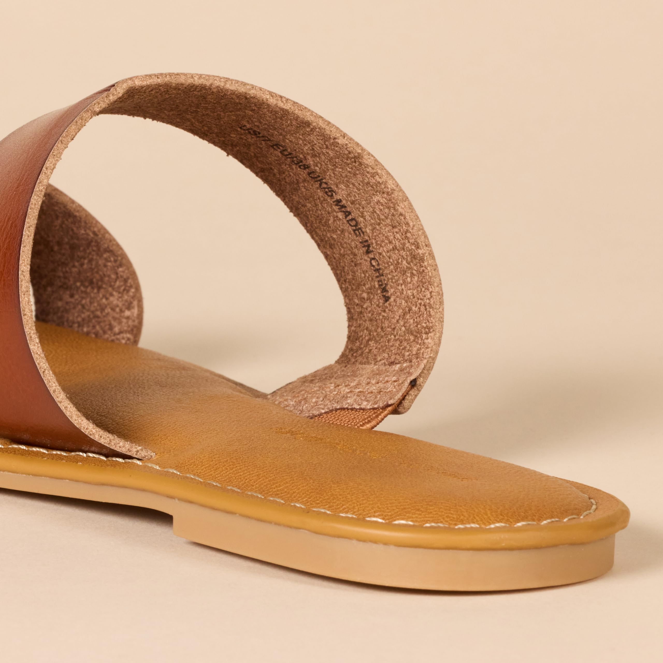 Amazon Essentials Women's Comfortable Two Band Slide Sandals - Casual Summer Beach Shoes for Walking & Outdoor Activities