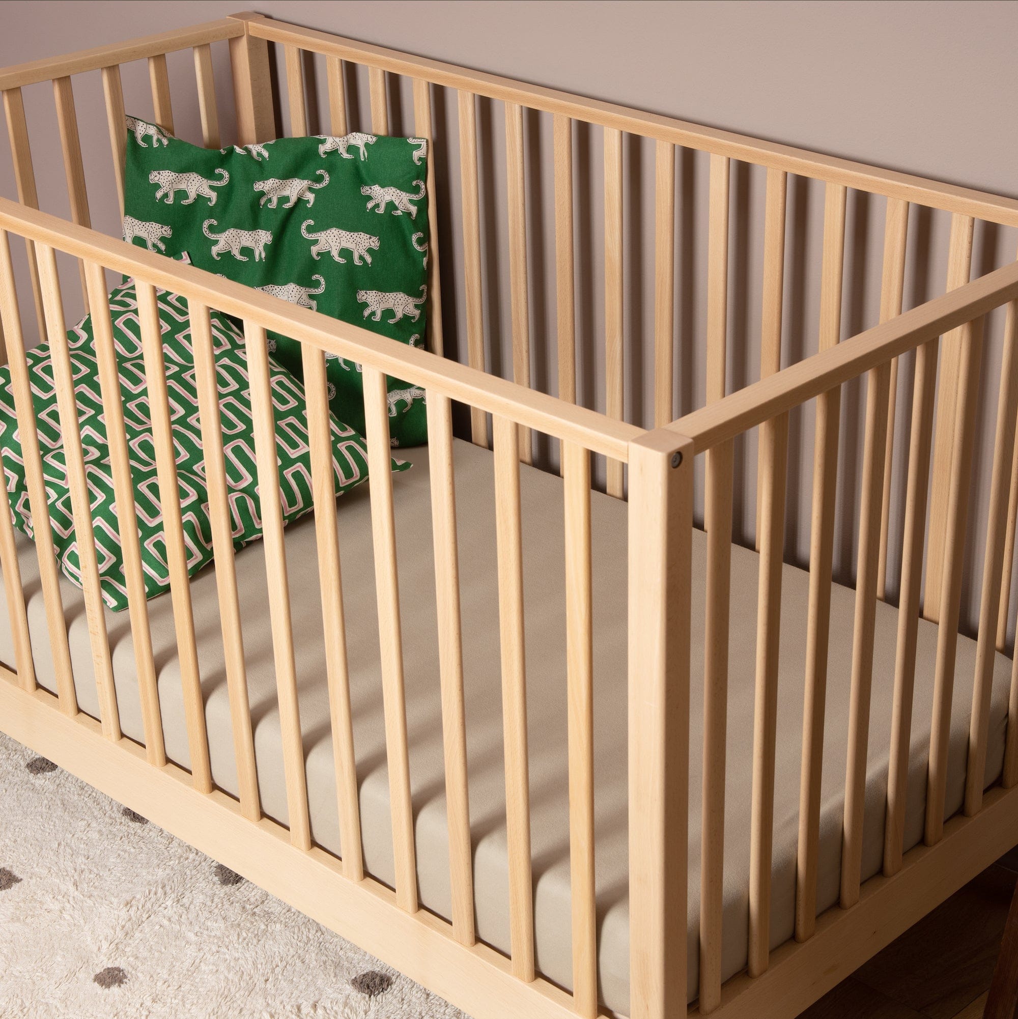 **Dadada Lala 3-in-1 Convertible Baby Crib - Toddler Bed & Daybed - Safe & Stylish Nursery Furniture for Newborns to Kids - Perfect for Bedrooms, Daycare, and Guest Rooms**