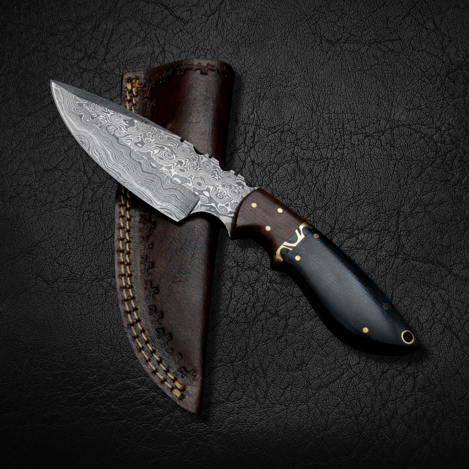 Premium Quanah Damascus Steel Hunting Knife - Handcrafted Outdoor Survival Knife for Camping, Bushcraft & Hunting | Razor Sharp Blade with Ergonomic Handle