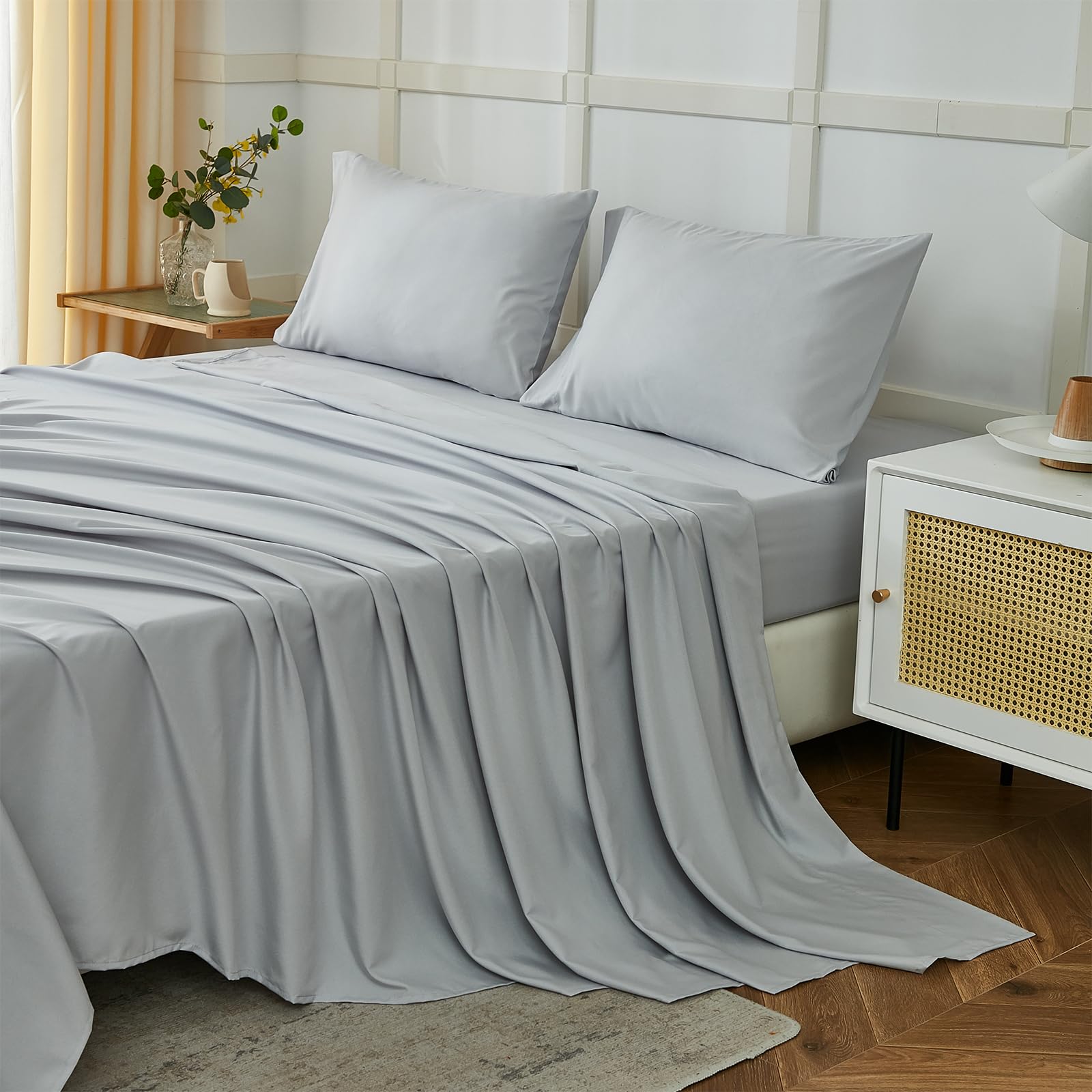 ILAVANDE 4-Piece Queen Size Bed Sheet Set - 1800 Series Luxury Microfiber, Super Soft & Breathable, Wrinkle-Free, 14