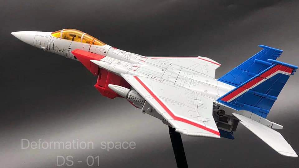 Deformation Space DS 01 Crimson Wings Red Spider G1 Aircraft Model - Transformable Robot Toy for Collectors & Gifts | Perfect for Display, Anime Fans & Sci-Fi Enthusiasts