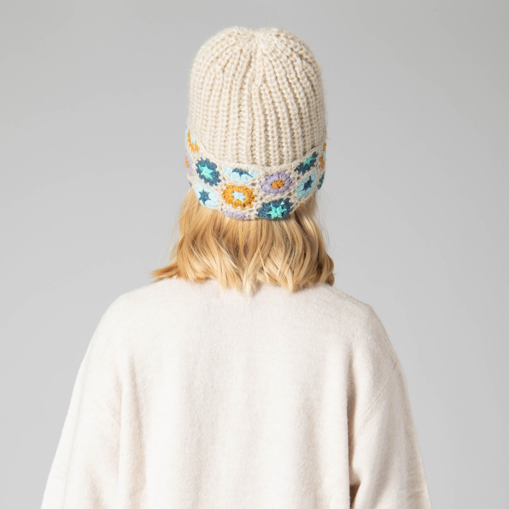 Stylish Curb Crochet Beanie for Women & Men - Soft Handmade Winter Hat - Perfect for Outdoor Activities, Skiing, and Casual Wear