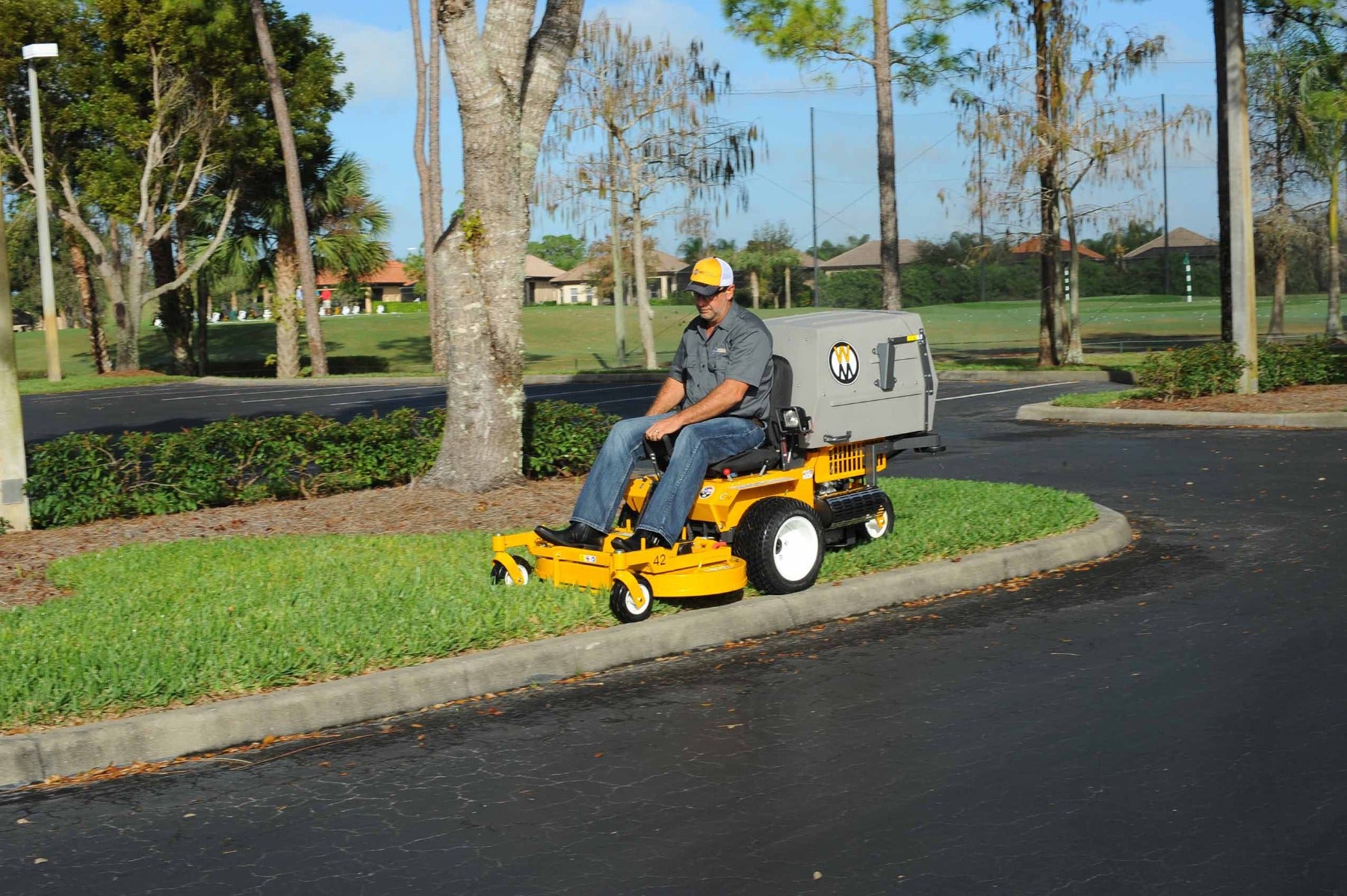 Walker Mowers MC19i 19HP Gas EFI Commercial Lawn Mower - Perfect for Large Yards, Golf Courses & Professional Landscaping
