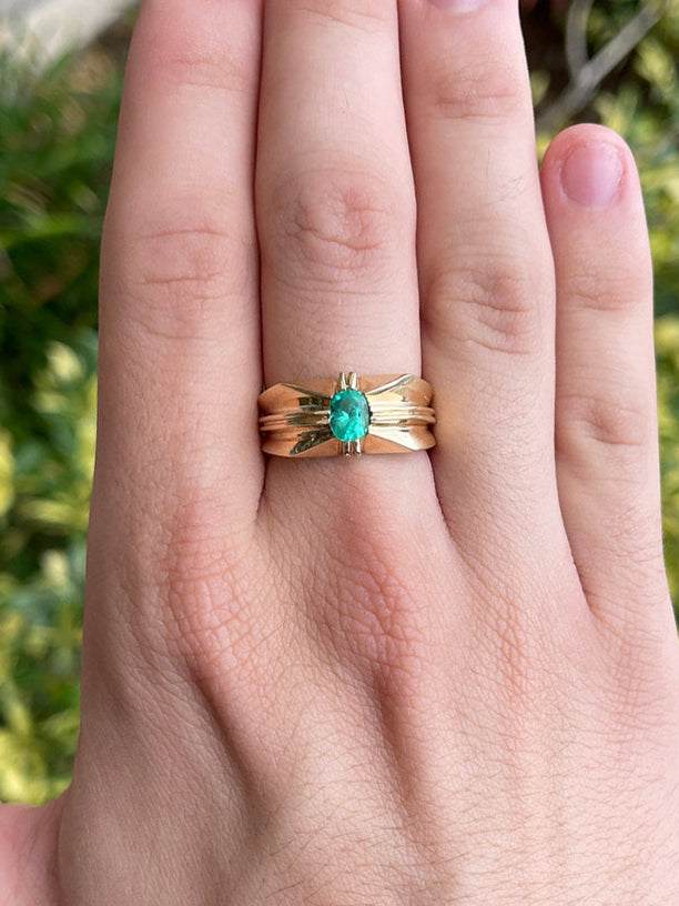 0.90 Carat Oval Emerald Solitaire Ring for Men in 14K Gold - Perfect for Engagement, Wedding & Anniversary Gifts