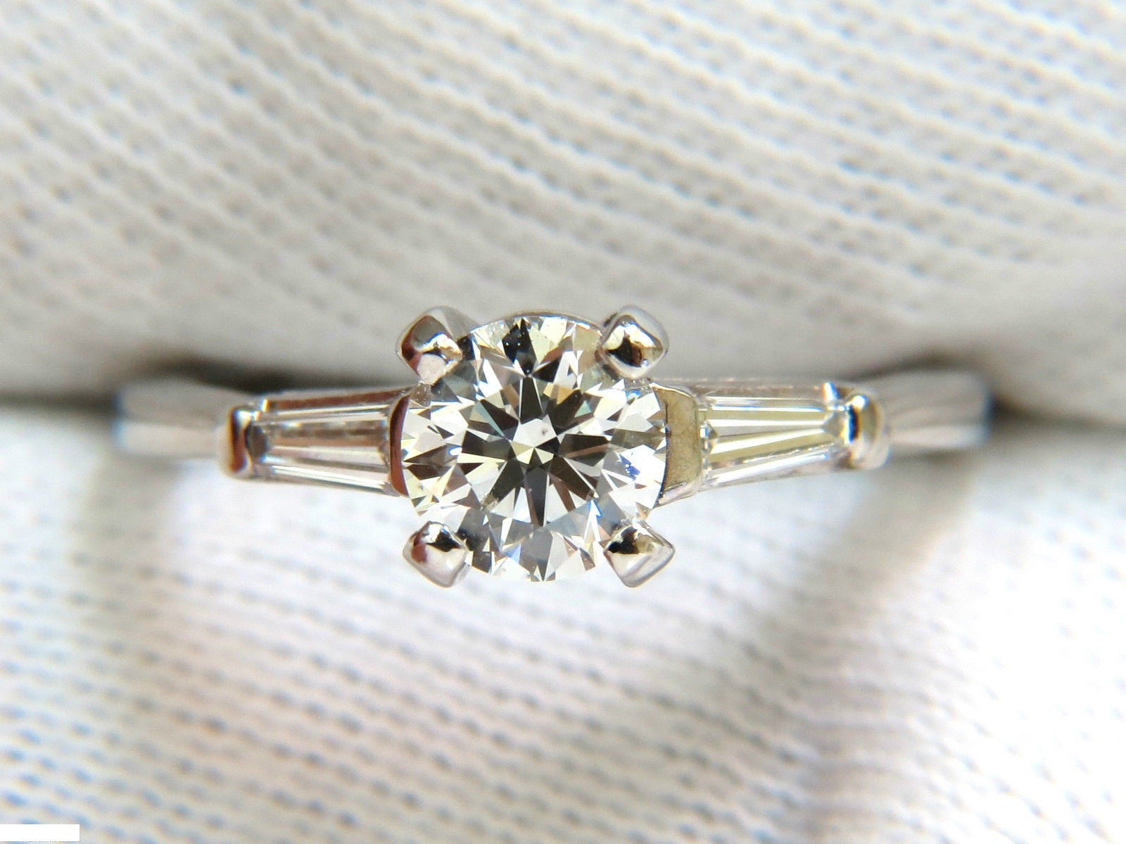 1.04CT GIA Certified Ideal Cut Round Brilliant Diamond Ring in Platinum - G/VS2 Clarity for Engagement, Wedding & Anniversary Gifts