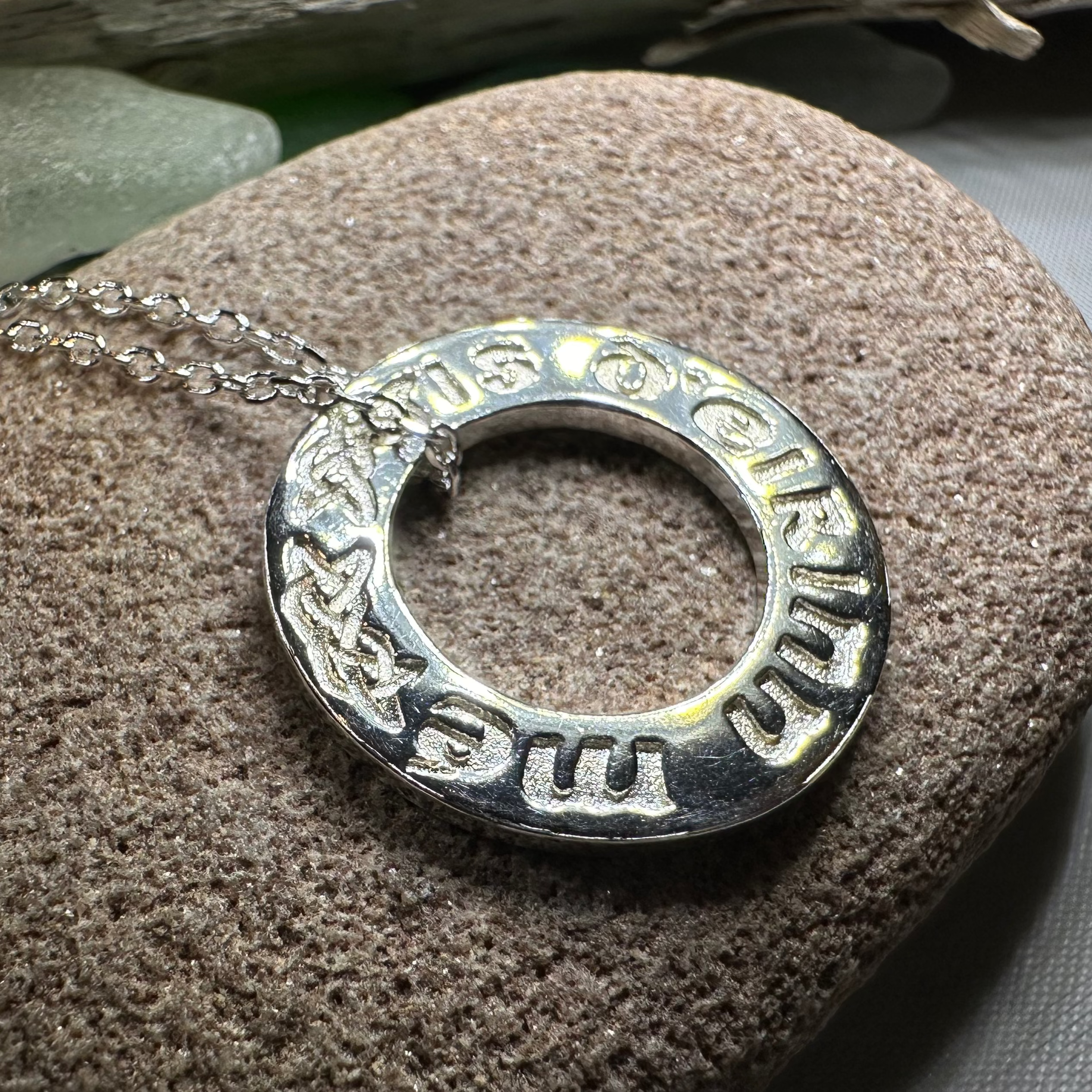 I Am Of Ireland Gaelic Necklace - Irish Heritage Pendant for Women & Men - Perfect for St. Patrick's Day, Irish Weddings & Cultural Celebrations