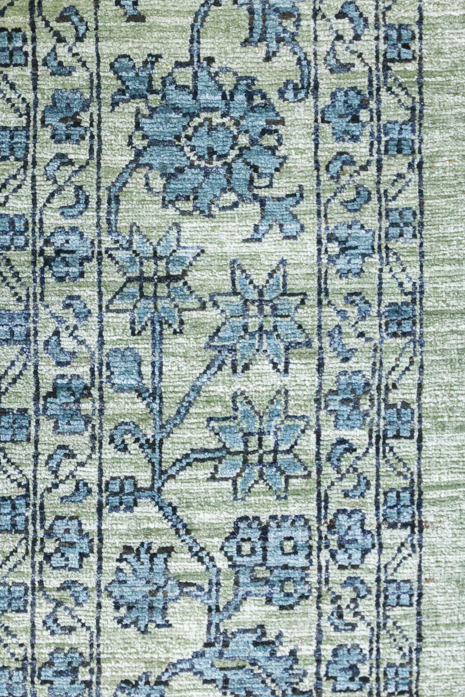 Handwoven Amritsar Traditional Rug - Authentic Indian Design for Home Decor, Living Room, Bedroom - J75436