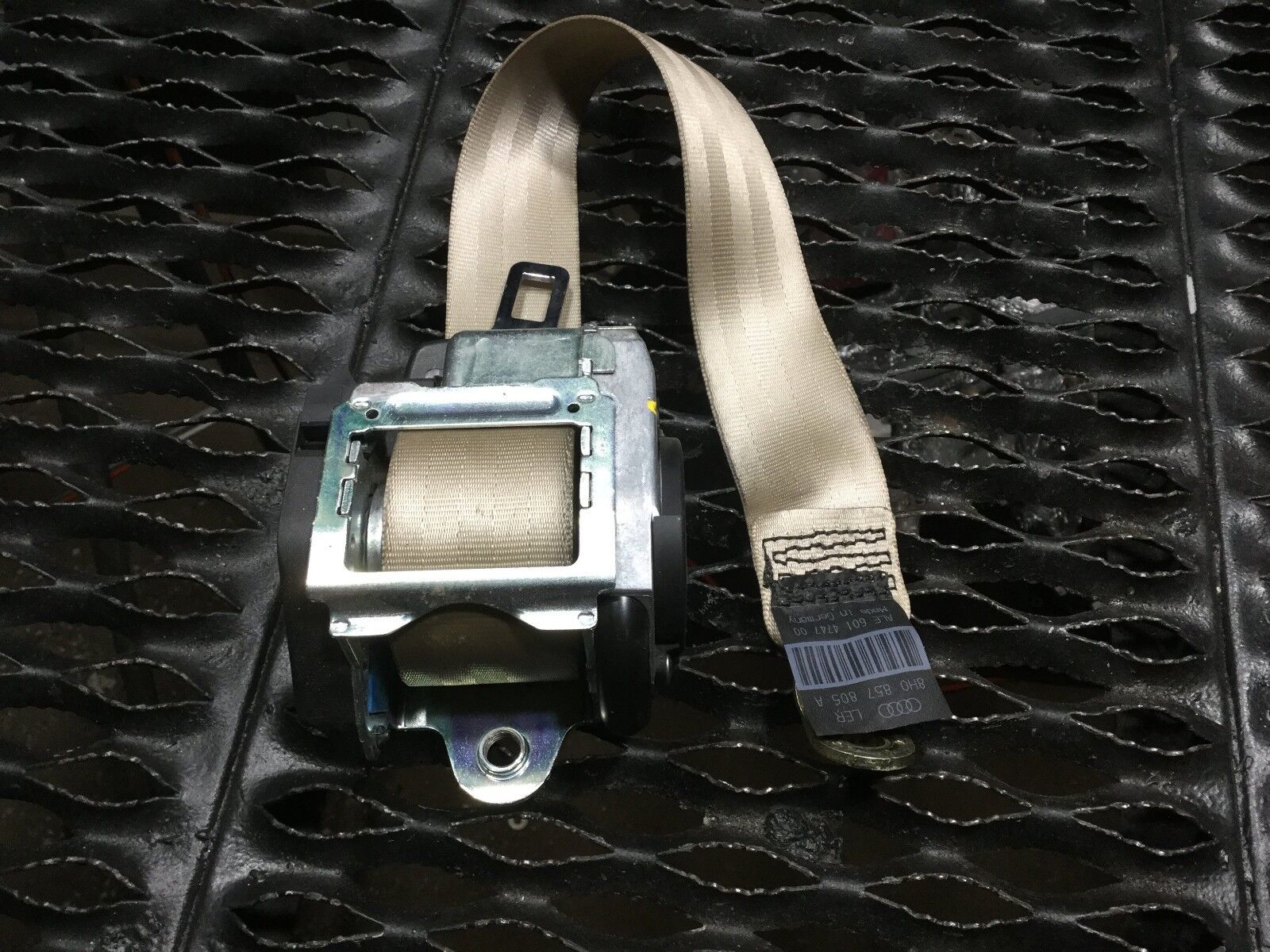 2003-2006 Audi A4 B6 Rear Right Seat Belt Retractor OEM Replacement Part - Perfect for Car Safety Repairs & Restoration Projects