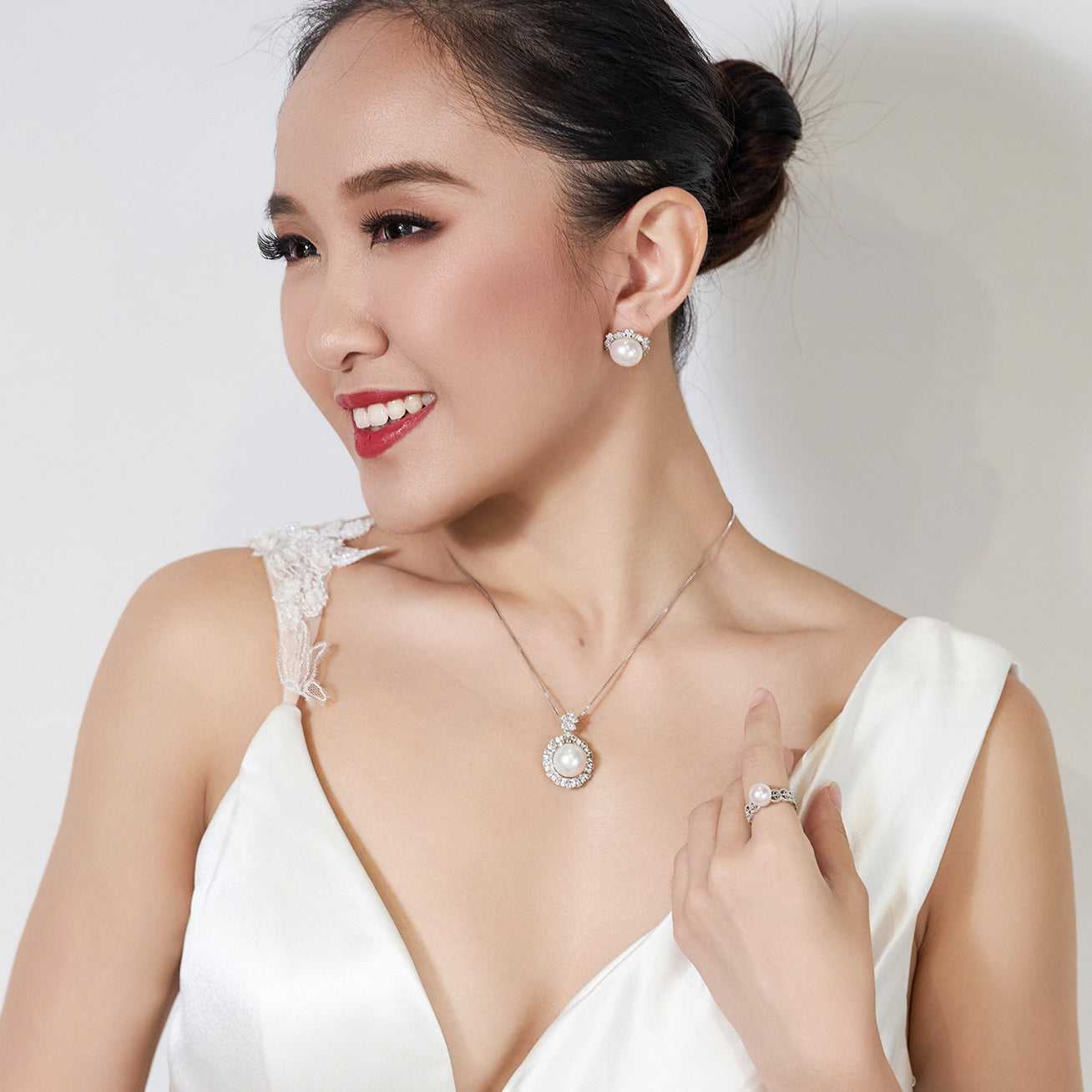 18K Solid Gold Edison Pearl Earrings for Women - Luxury Freshwater Pearl Stud Earrings - Perfect for Weddings, Parties & Special Occasions - KE00010