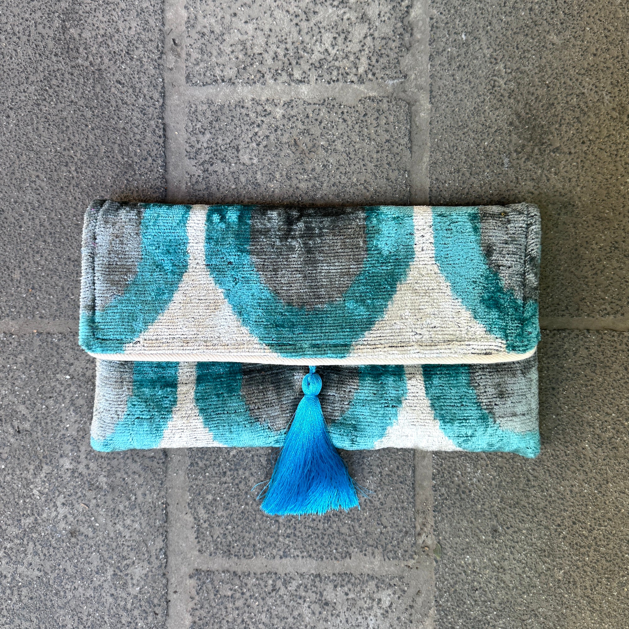 Stylish Ikat Clutch Bag for Women - Trendy Livorno Pattern Handbag - Perfect for Evening Parties, Weddings & Special Occasions