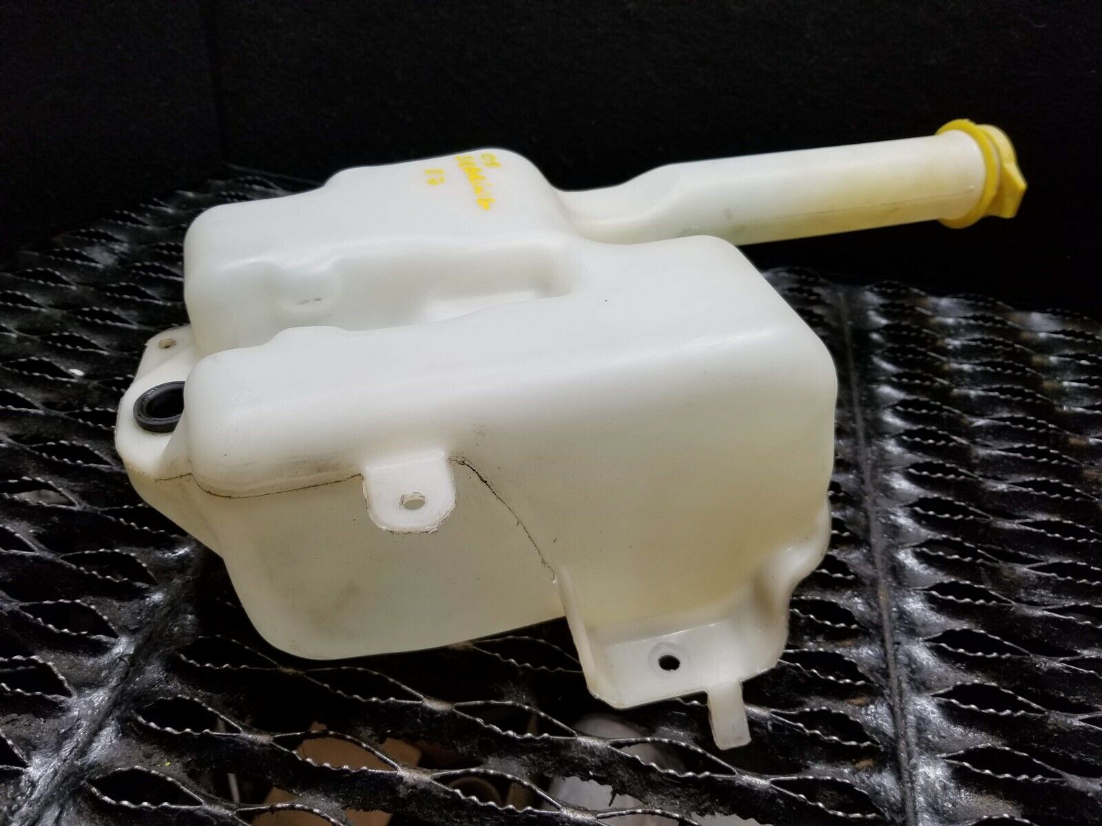 04 05 06 Chrysler Sebring Convertible Windshield Washer Tank Reservoir OEM Replacement Part - Perfect for Car Maintenance & Windshield Cleaning