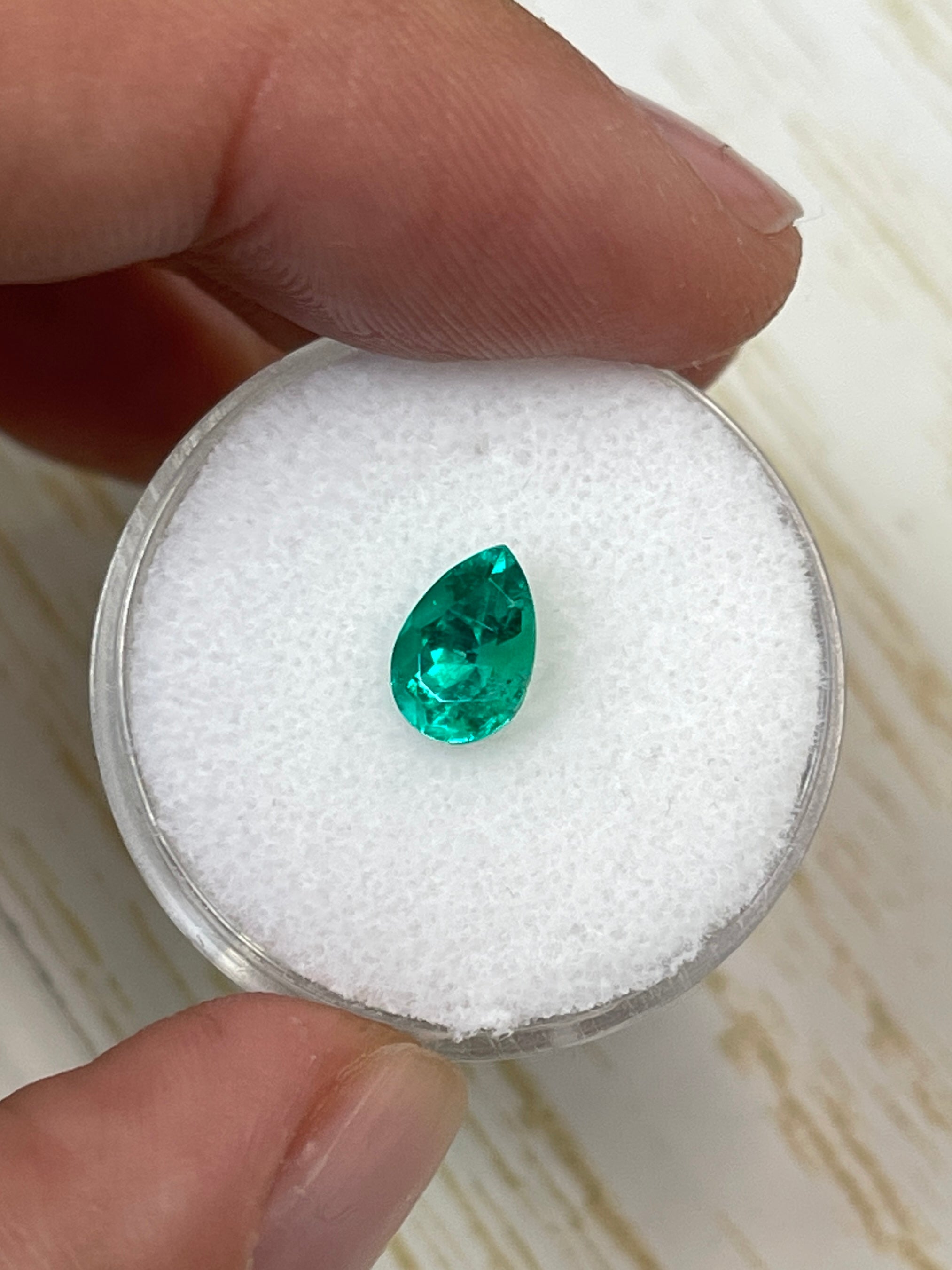 1.0 Carat 8x5.5mm AAA+ Natural Loose Colombian Emerald Pear Cut Gemstone for Jewelry Making, Engagement Rings & Fine Collections