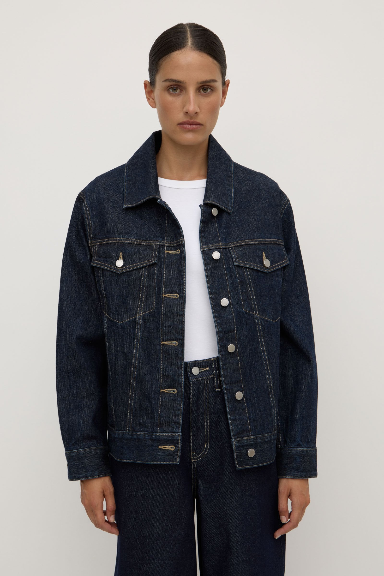 Stylish Oversized Denim Jacket for Women - Trendy Distressed Vintage Denim Coat - Perfect for Casual Outfits, Streetwear & Layering in Fall/Winter