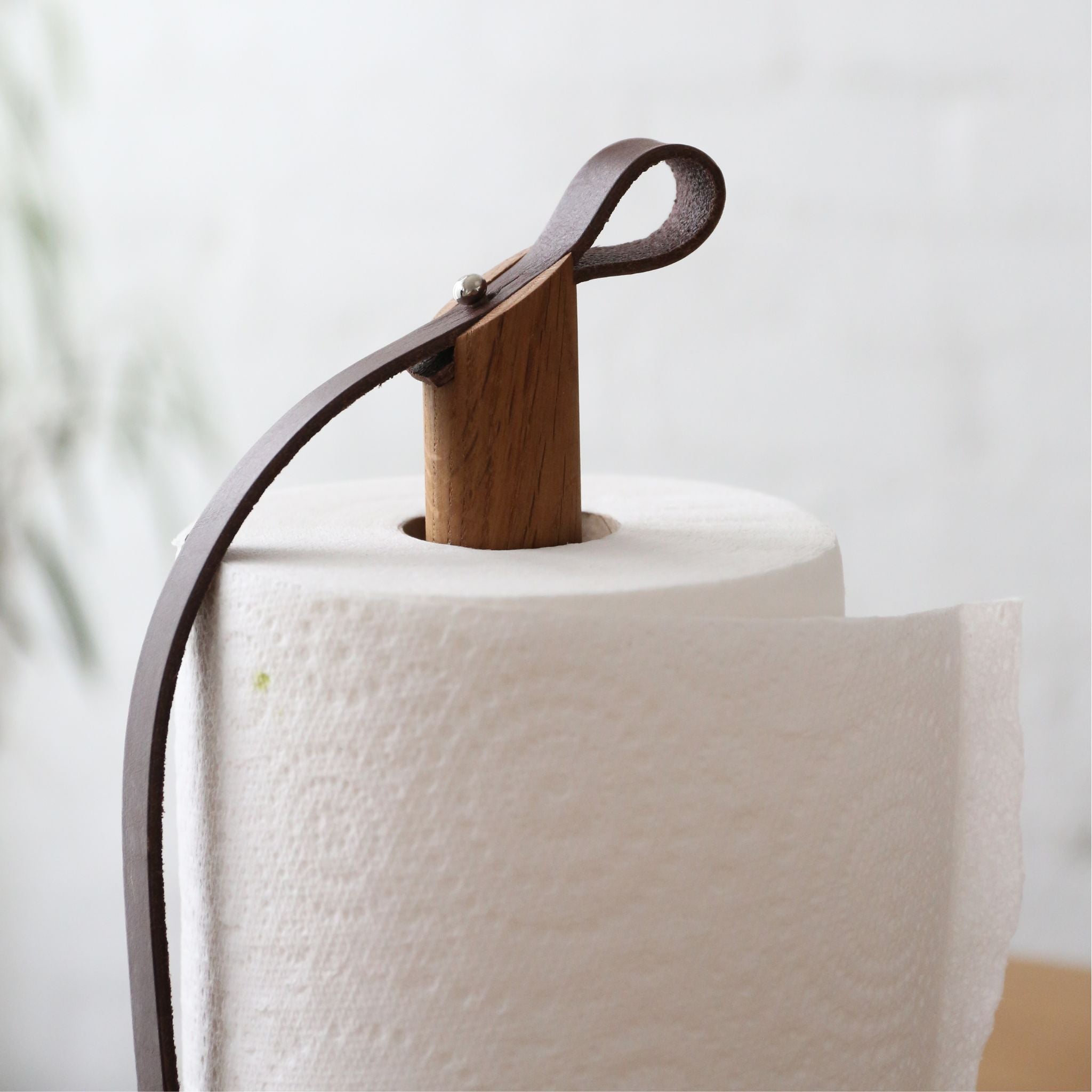 EKTA LIVING Hands-Free Paper Towel Holder - Smoked Oak & Leather - Modern Kitchen Accessory for Countertop, Bathroom, and Office Organization