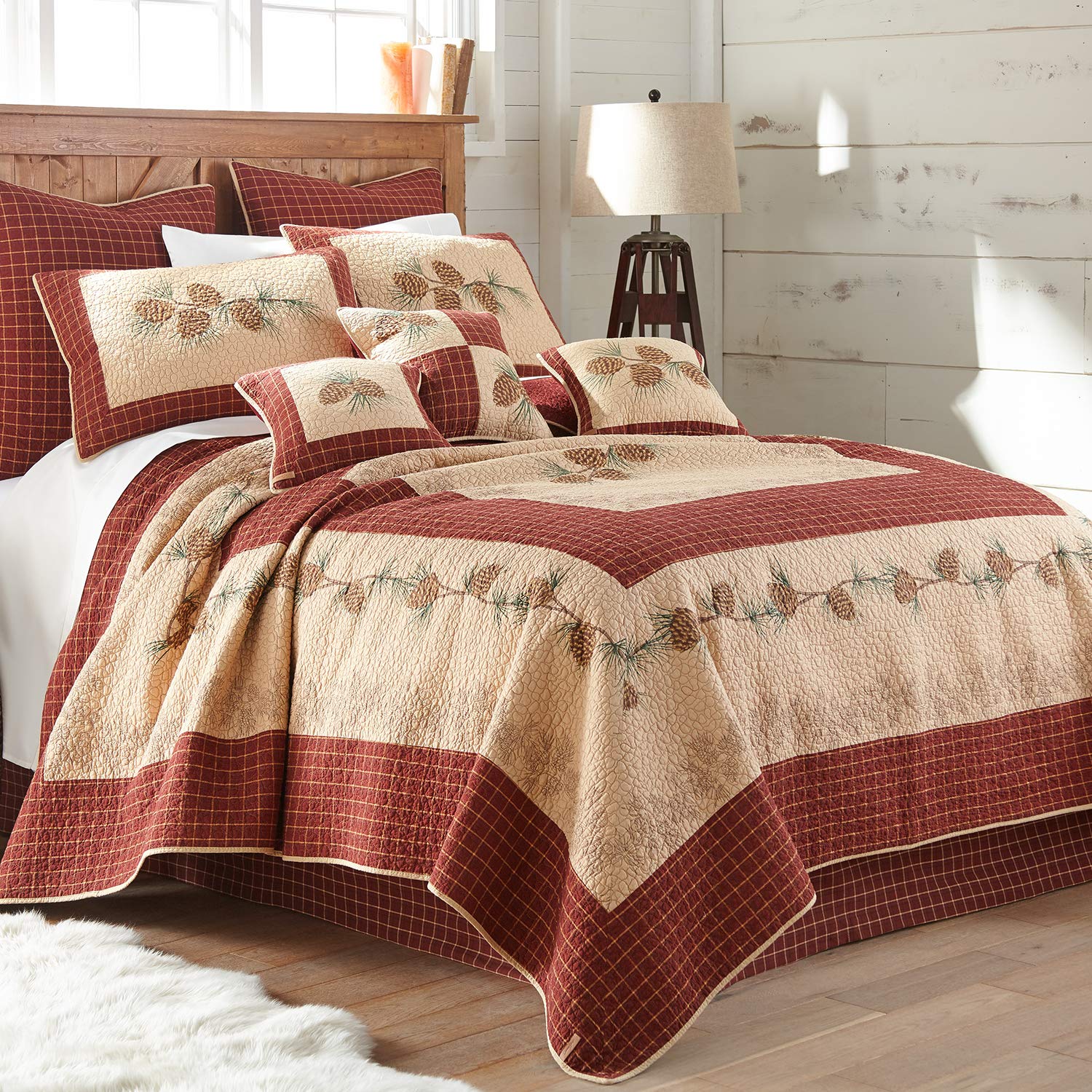 Donna Sharp Pine Lodge Cotton Quilt - Full/Queen Size Pine Cone Pattern Bedding - Soft & Durable Machine Washable Quilt - Perfect for Cabin, Lodge & Rustic Bedroom Decor
