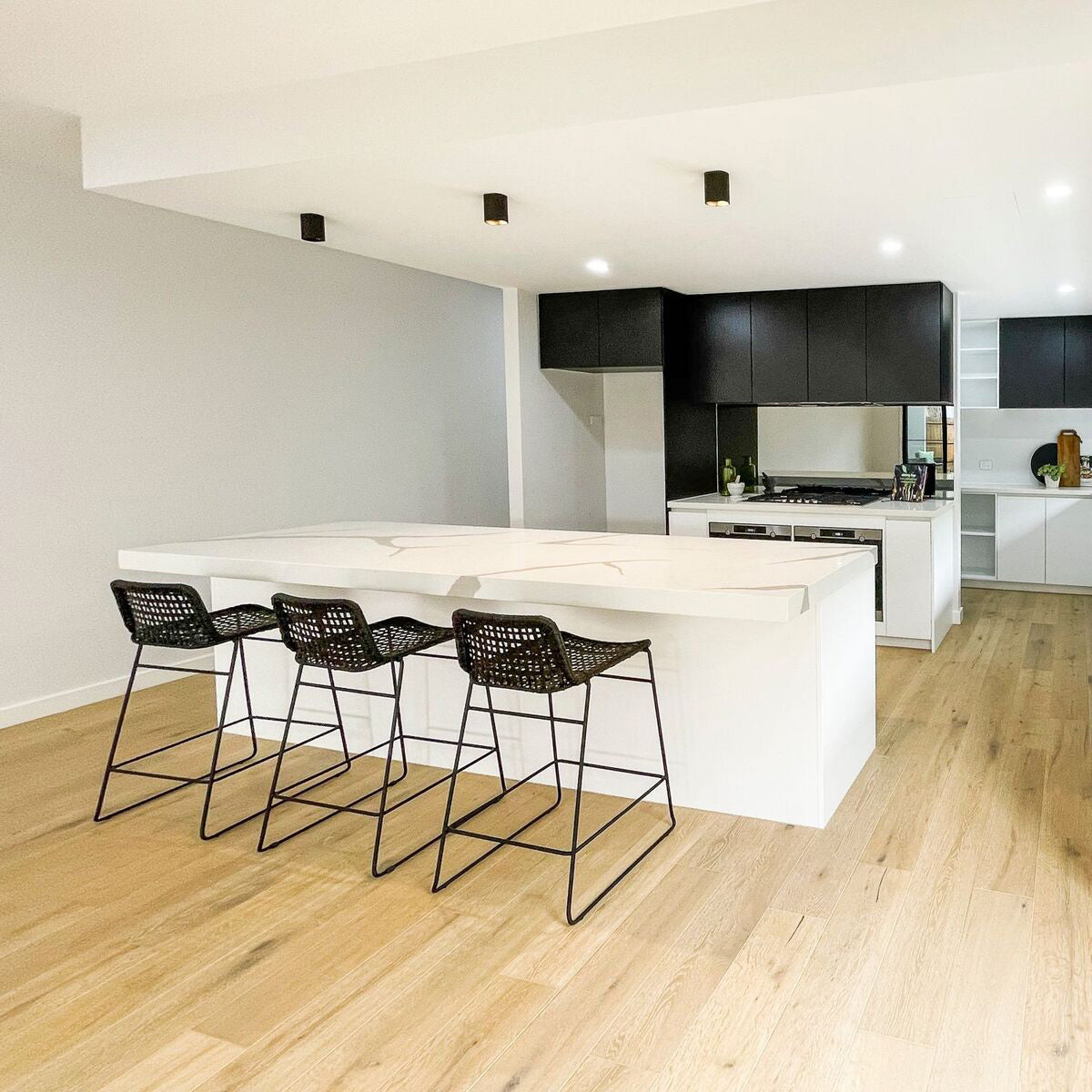 Bella Loom Bar Stool - Modern Woven Counter Height Stool with Metal Base for Kitchen Island, Breakfast Nook & Home Bar - Comfortable & Stylish Seating Solution