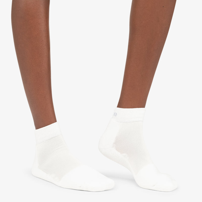 Thorlo Unisex Pickleball Socks - Light Cushion Ankle Socks for Men & Women - Breathable Athletic Socks for Pickleball, Tennis & Running - White (Perfect for Sports & Active Lifestyle)