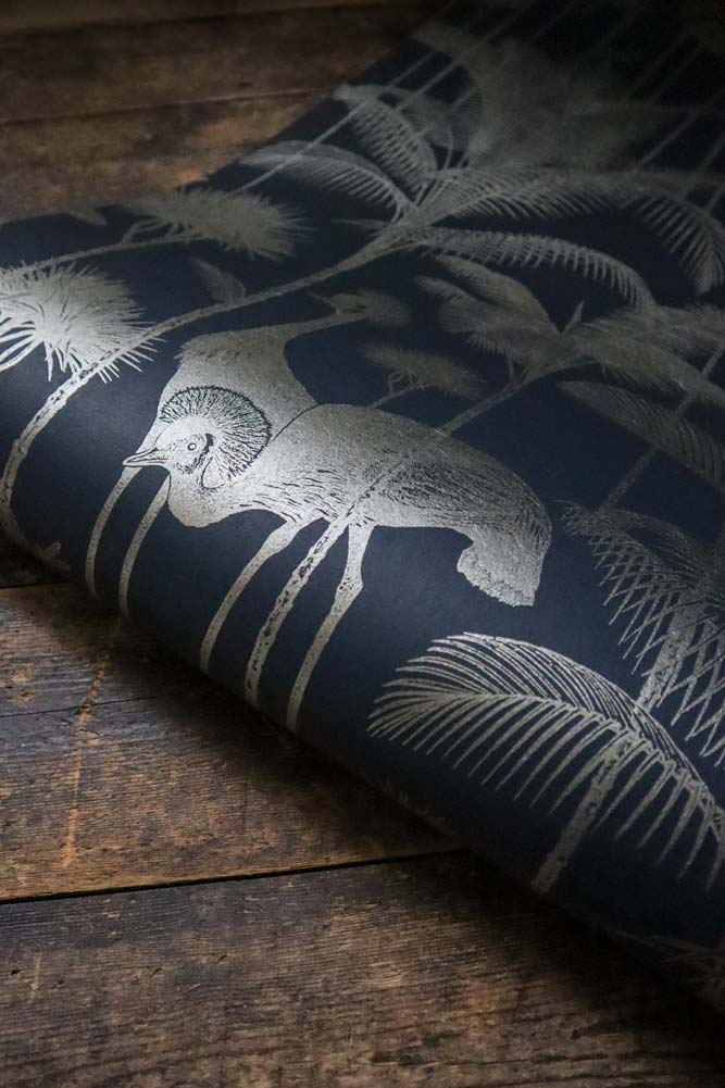 Divine Savages Crane Fonda Black Gold Peel and Stick Wallpaper - Self-Adhesive Removable Wallpaper for Living Room, Bedroom, Nursery Decor