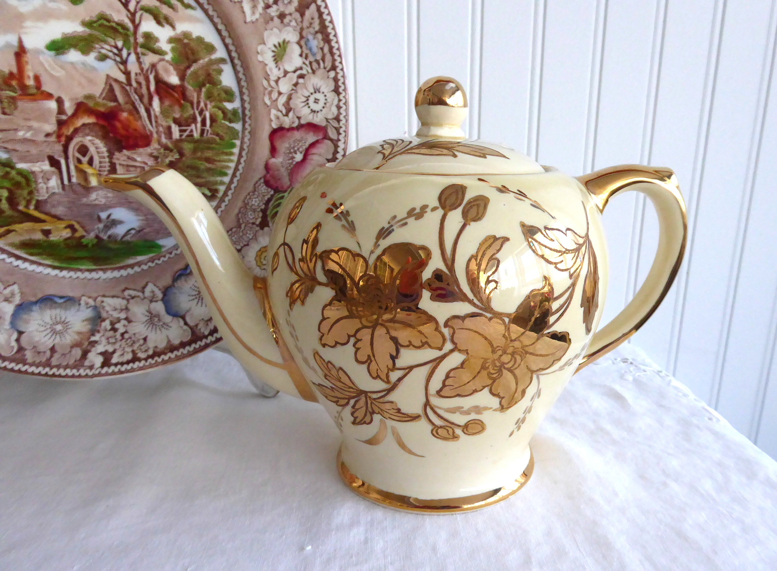 Vintage Sadler Floral Teapot - Large 6 Cup Capacity, Gold & Yellow 1950s Retro Design - Perfect for Afternoon Tea, Collectibles, and Vintage Home Decor
