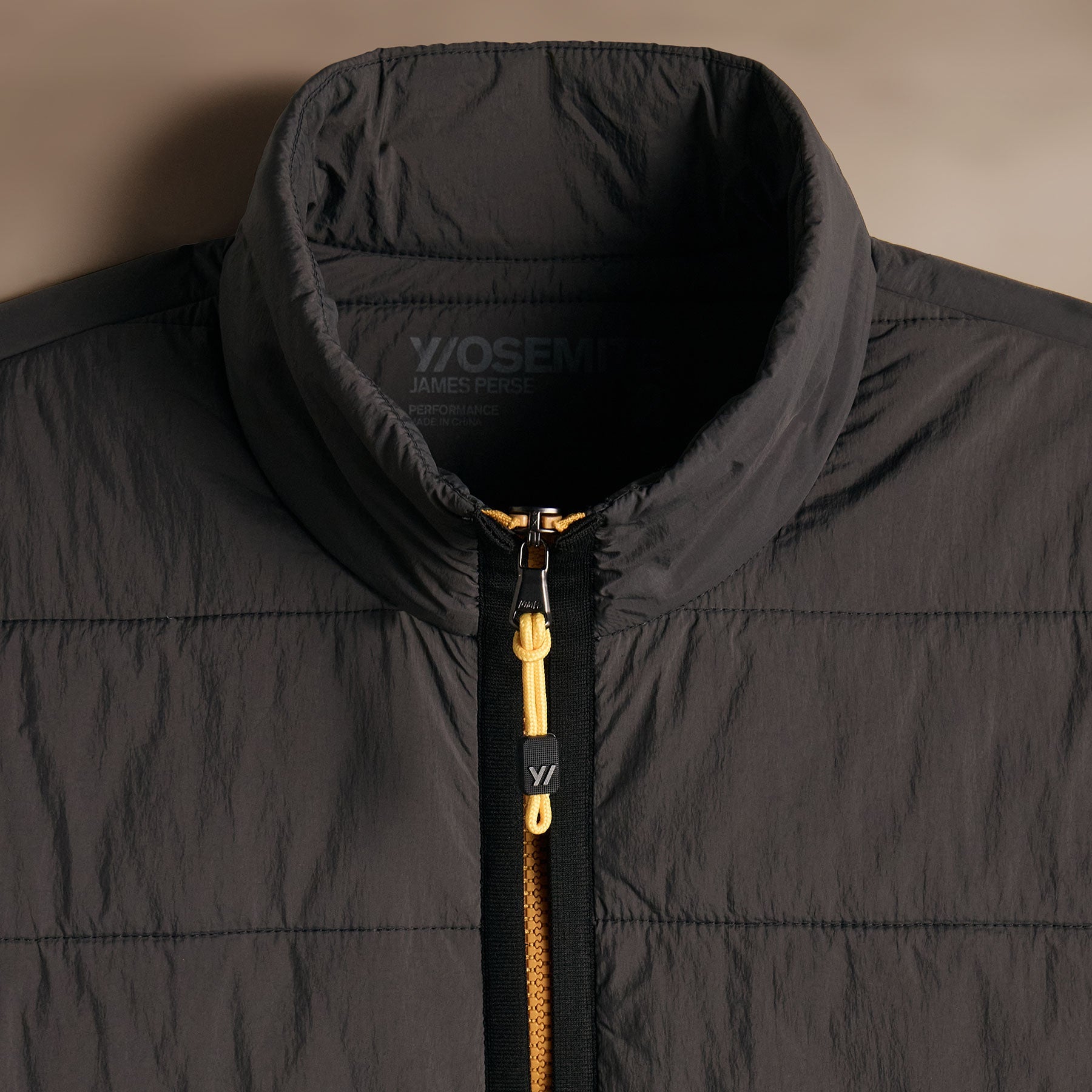 Men's Contrast Zip Insulated Jacket - Carbon Black & Yellow | Waterproof Winter Coat for Outdoor Activities, Hiking & Travel