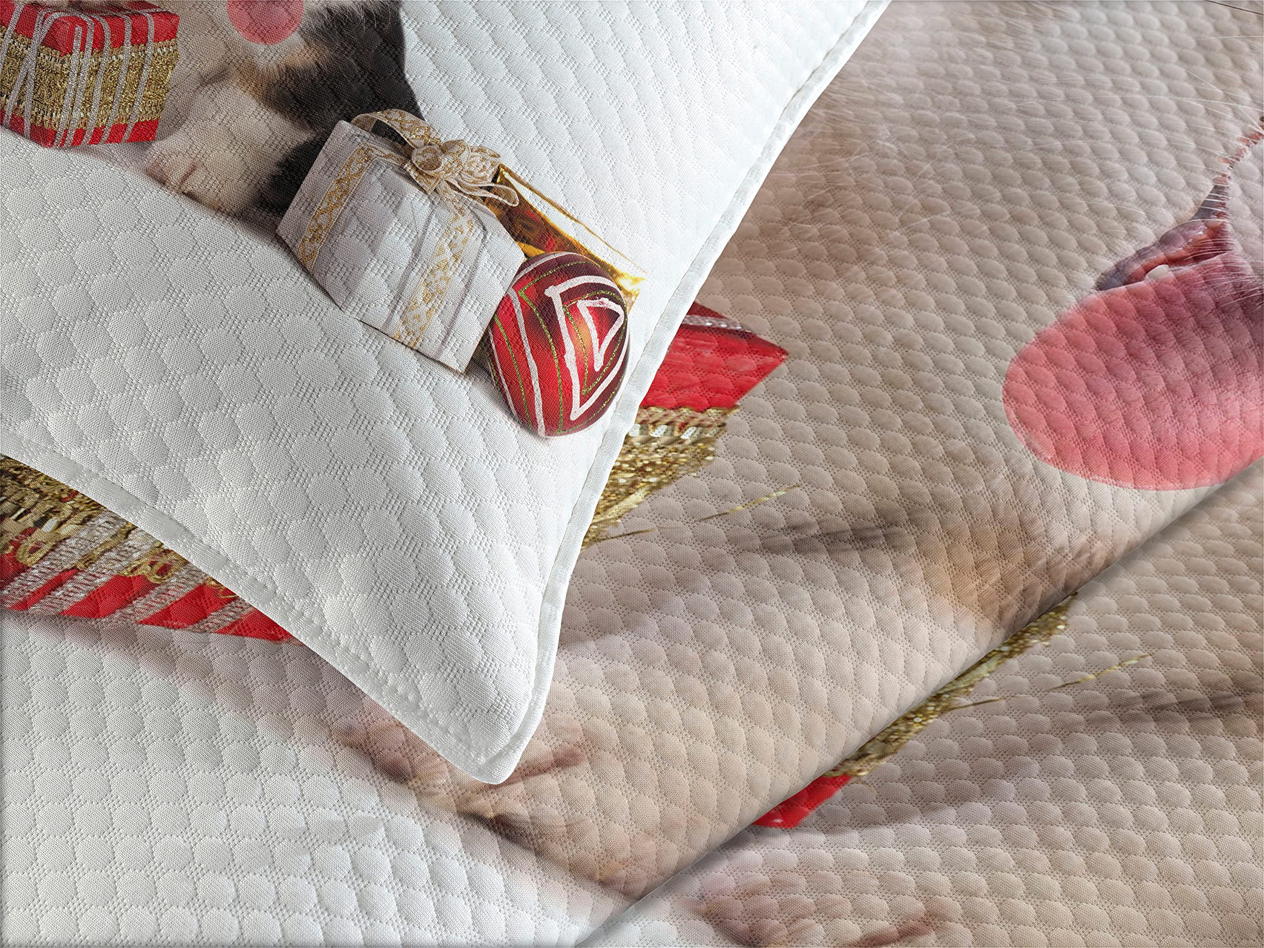 Ambesonne Christmas Bedding Set - 3 Piece King Size Bedspread with 2 Pillow Shams, Festive Dog & Cat Santa Hat Design in White Brown Red - Perfect for Holiday Home Decor & New Year Celebration Gifts