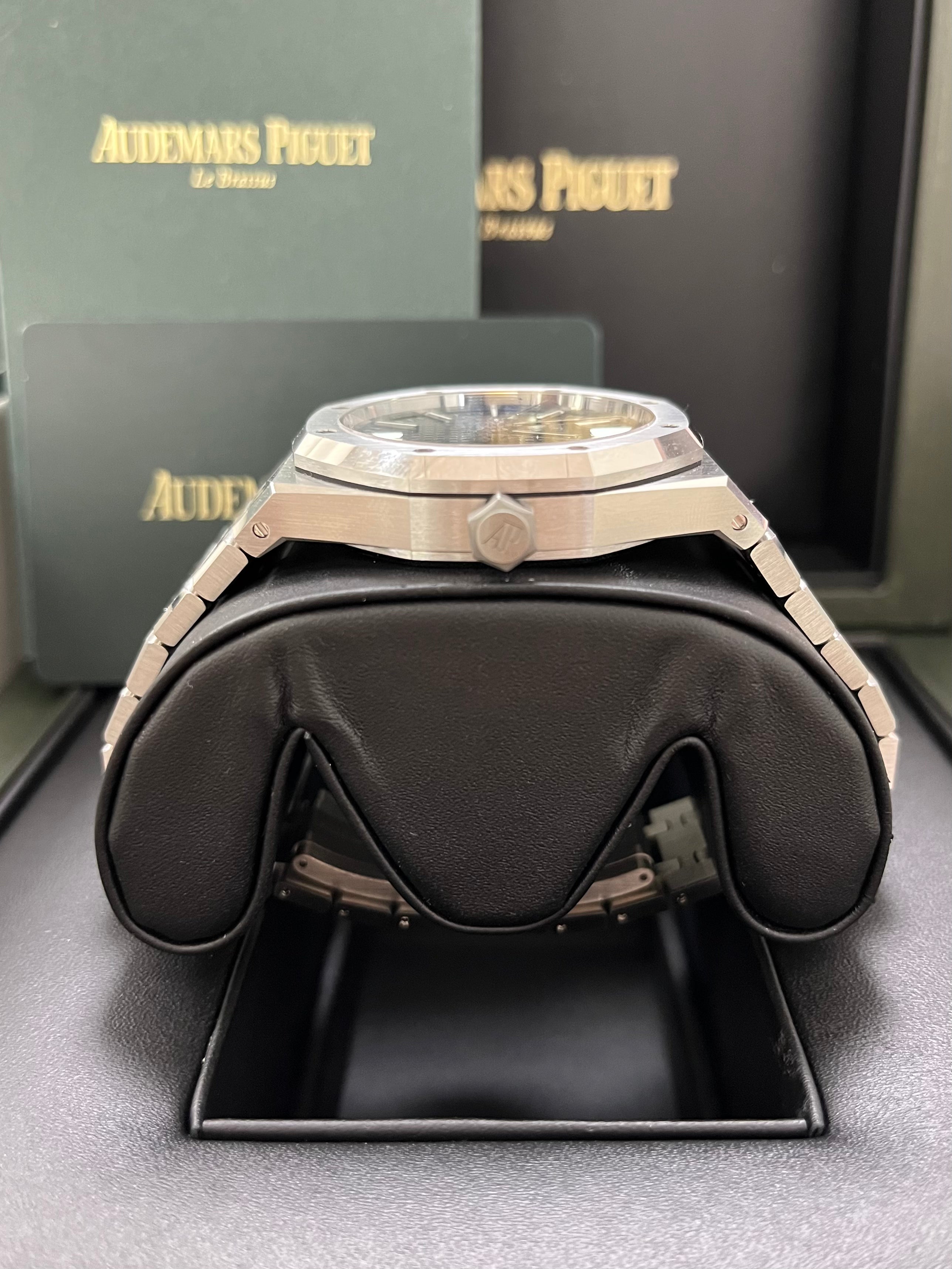 Audemars Piguet Royal Oak 15510ST.OO.1320ST.07 Automatic Men's Watch - Black Dial Stainless Steel Luxury Timepiece for Business, Gifting & Special Occasions