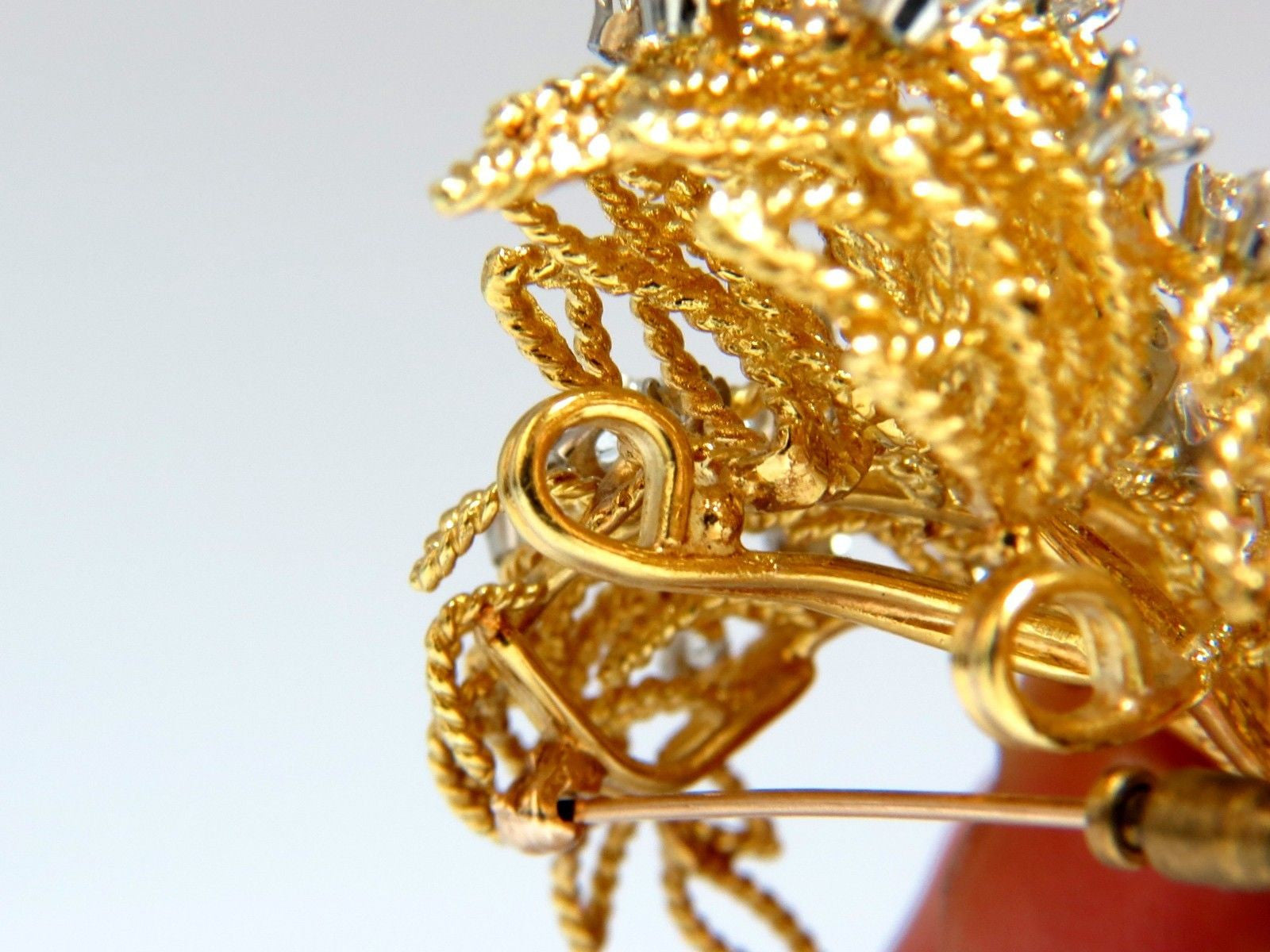 10.00ct Diamond Raised Rope Twist 3D Deco Bundle Pin Brooch in 18K Gold - Elegant Jewelry for Weddings, Parties & Special Occasions