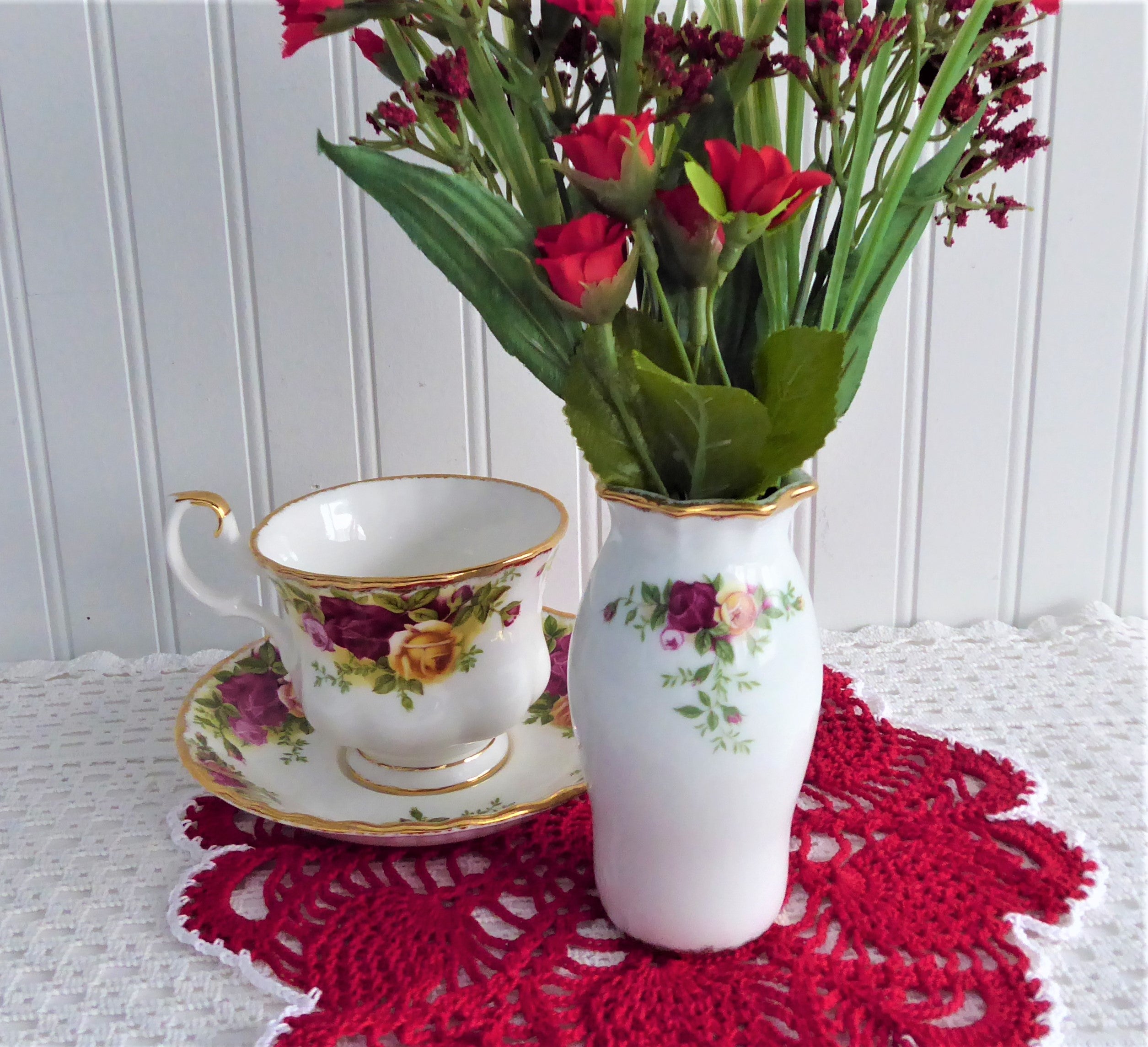 Royal Albert Old Country Roses 4.5 Inch Bone China Vase - Elegant Floral Home Decor for Dining Table, Wedding Centerpiece & Gift