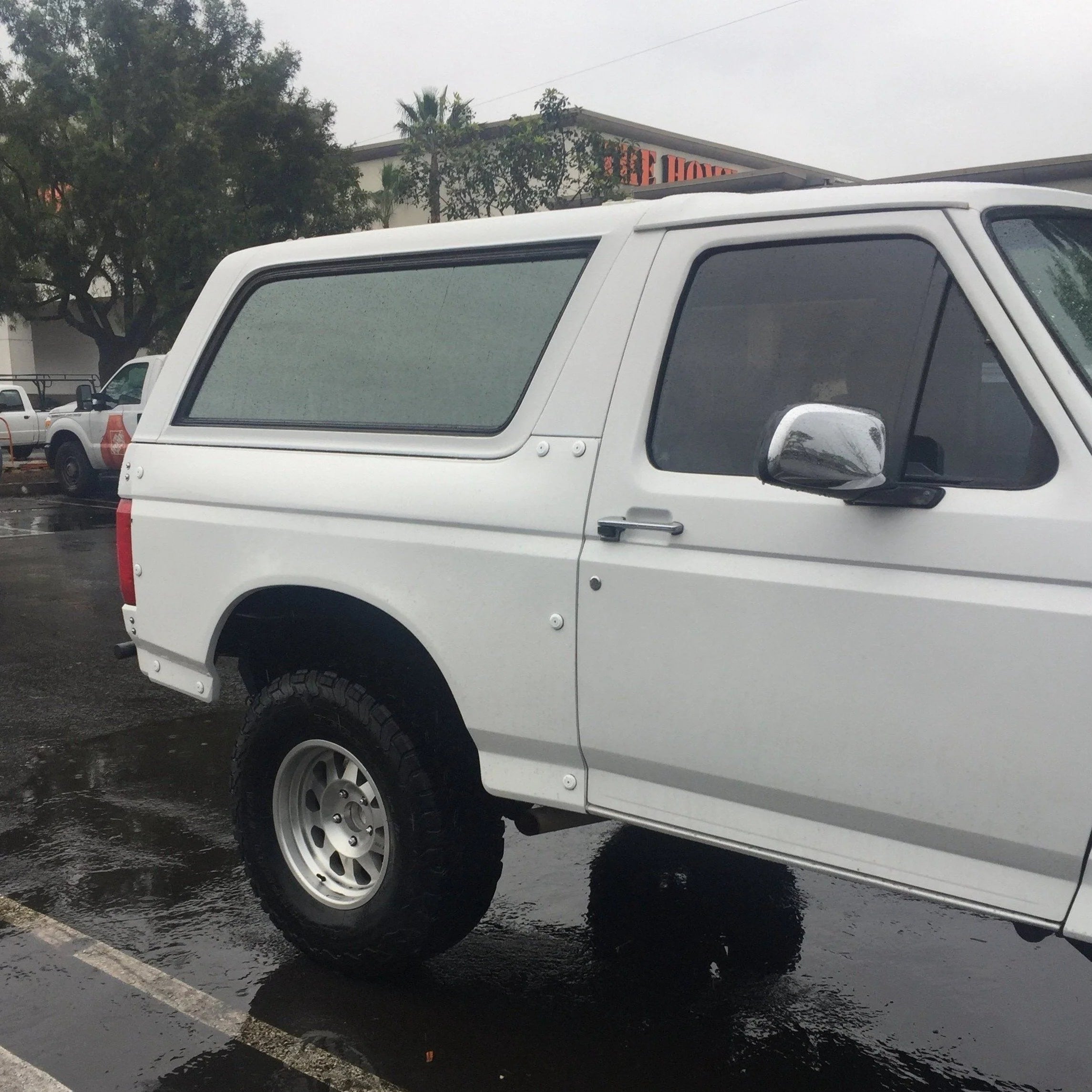 80-96 Ford Bronco Fiberglass Rear Quarter Panels - Durable Replacement Body Parts for Off-Road & Restoration Projects