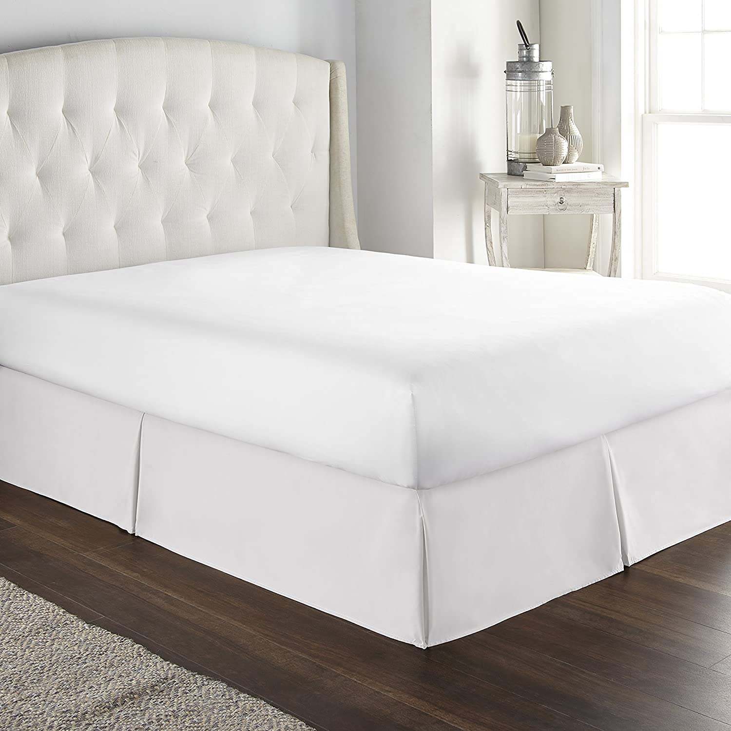 22 Inch Luxury Fall Bed Skirt - 400 Thread Count Queen Size White Bedding - Perfect for Autumn Decor & Guest Room Styling