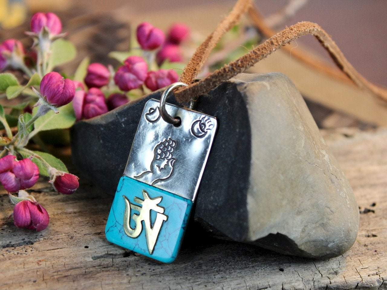 Buddha Hand Pendant Necklace - Spiritual & Meaningful Jewelry for Meditation, Yoga & Peaceful Lifestyle